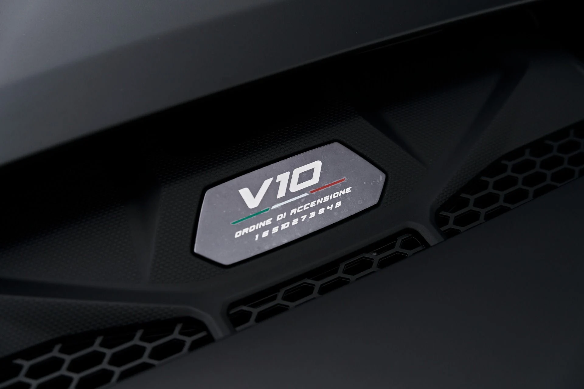 mph031_1066072443_Used_2024_Lamborghini_Huracan_Sterrato_Base_1790364983_007a88f759