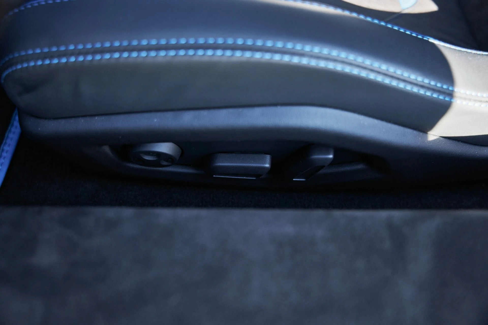 mph031_1074166890_Used_2023_Lamborghini_Huracan_Tecnica_Base_1766024600_2a76cd8811