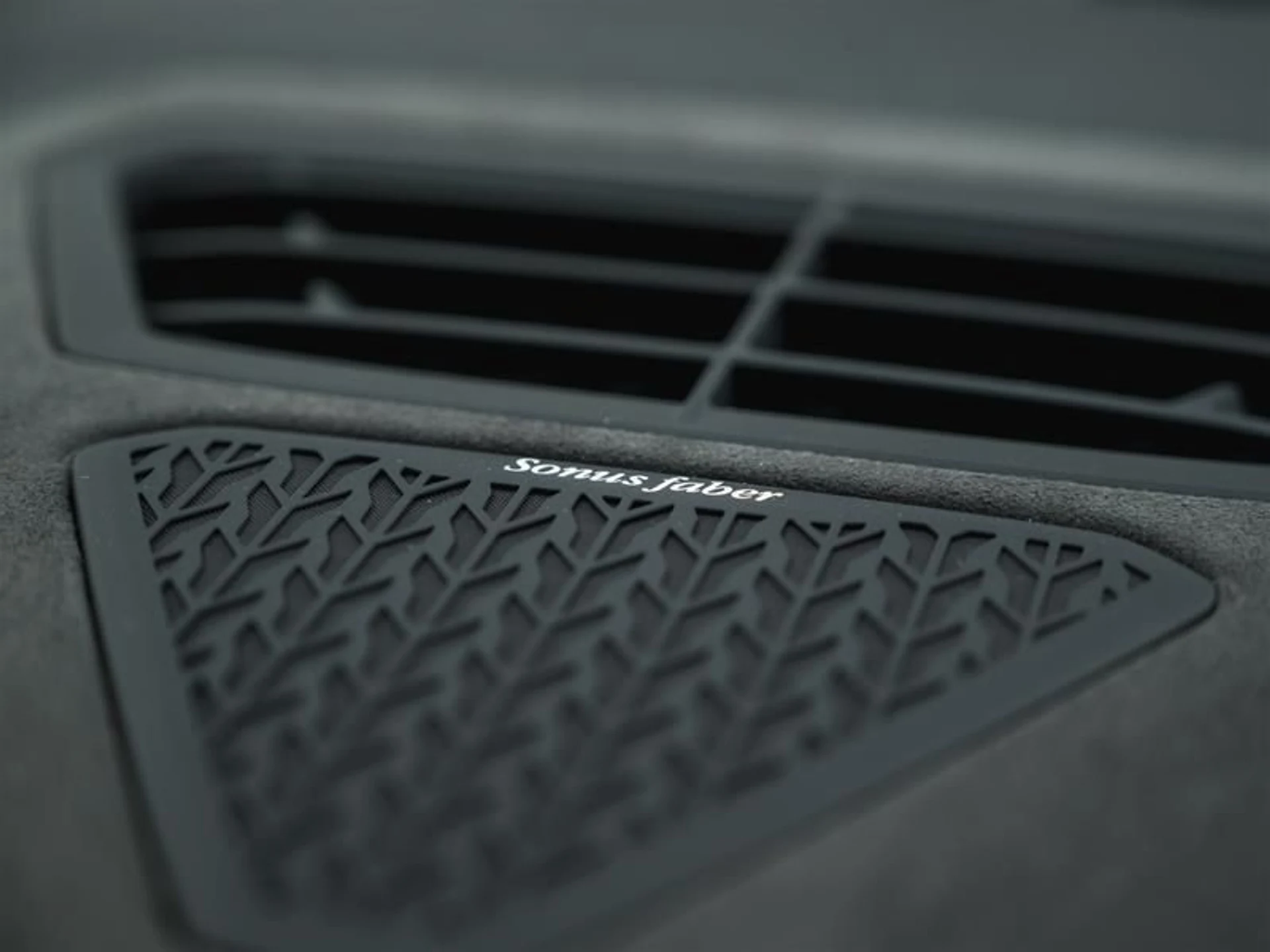 mph031_1074581590_25wobanc_180621657e