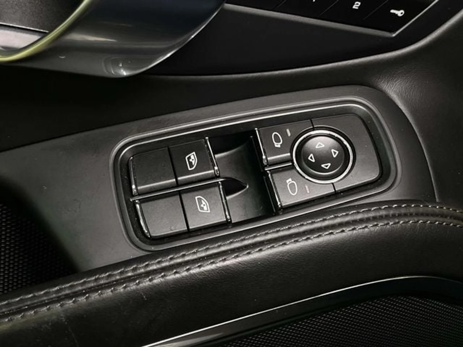 mph031_1082539360_0462348ec3f4aaa359dda7711c5b74b9x_7712eec105