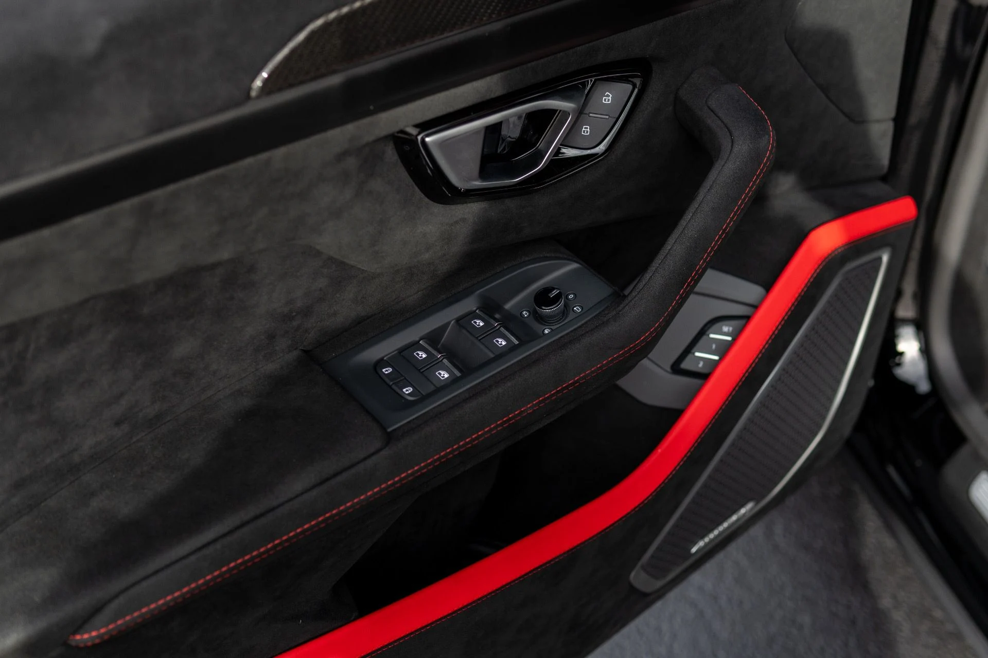 mph031_1092994206_Used_2024_Lamborghini_Urus_Performante_1766445778_95f3f81595