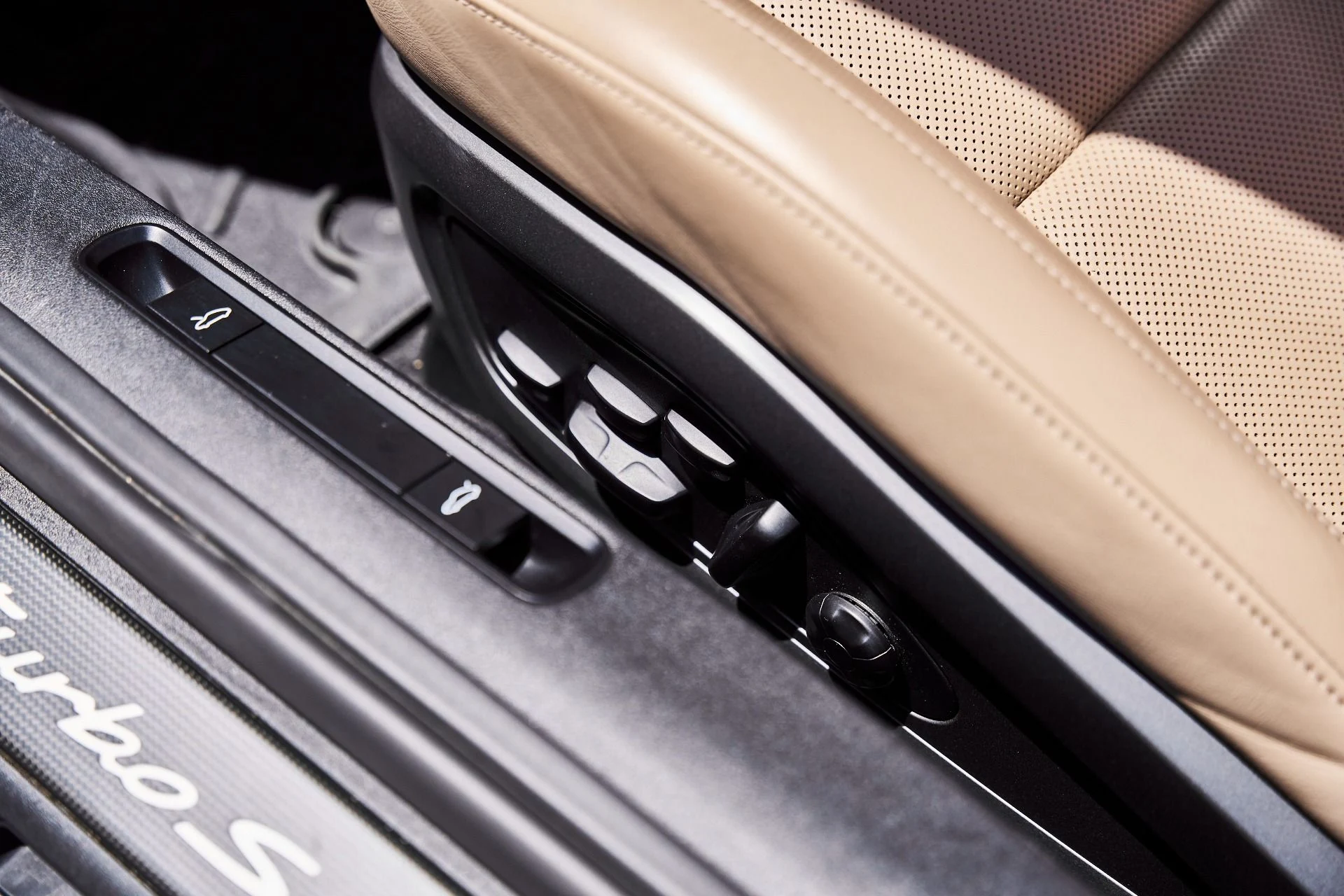 mph031_1103842321_Used_2021_Porsche_911_Turbo_S_1780084586_5131df9fe4