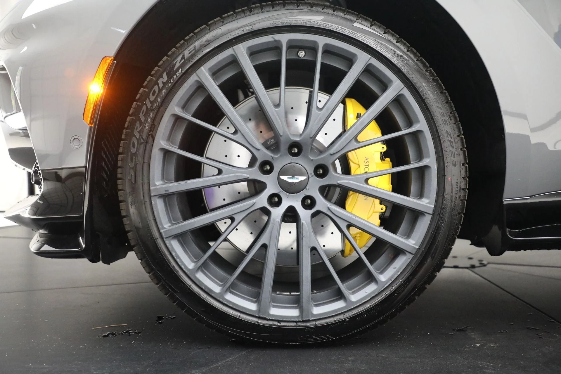 mph031_1106574258_Used_2025_Aston_Martin_DBX_707_707_c63c5b732d