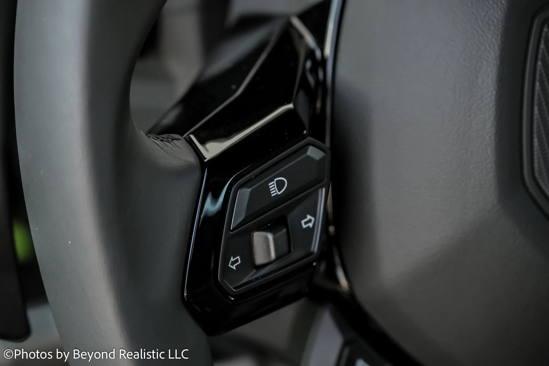 mph031_11067276_Used_2024_Lamborghini_Huracan_EVO_Spyder_1759824954_bb8276d711