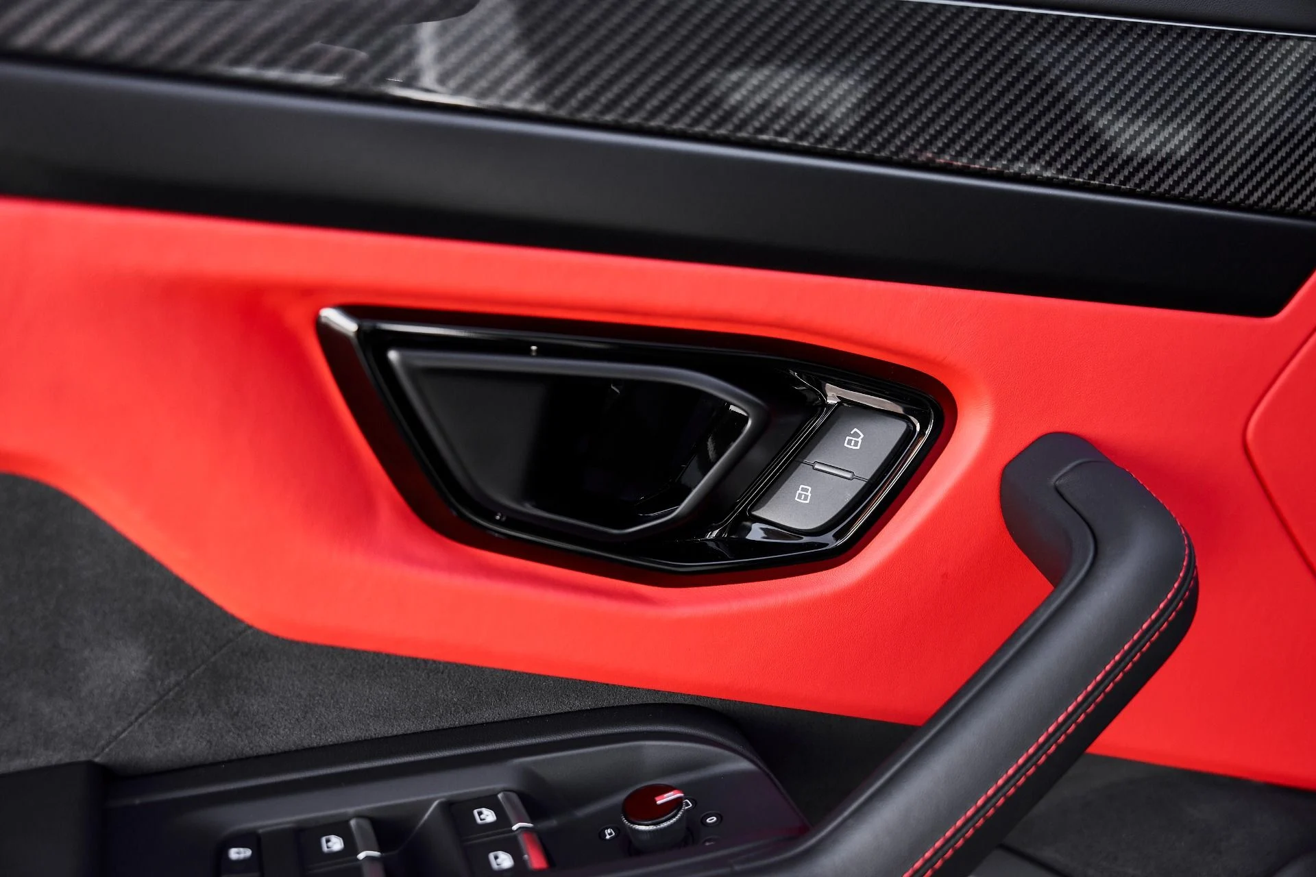 mph031_1110227120_Used_2025_Lamborghini_Urus_SE_1778289217_0264e909a2