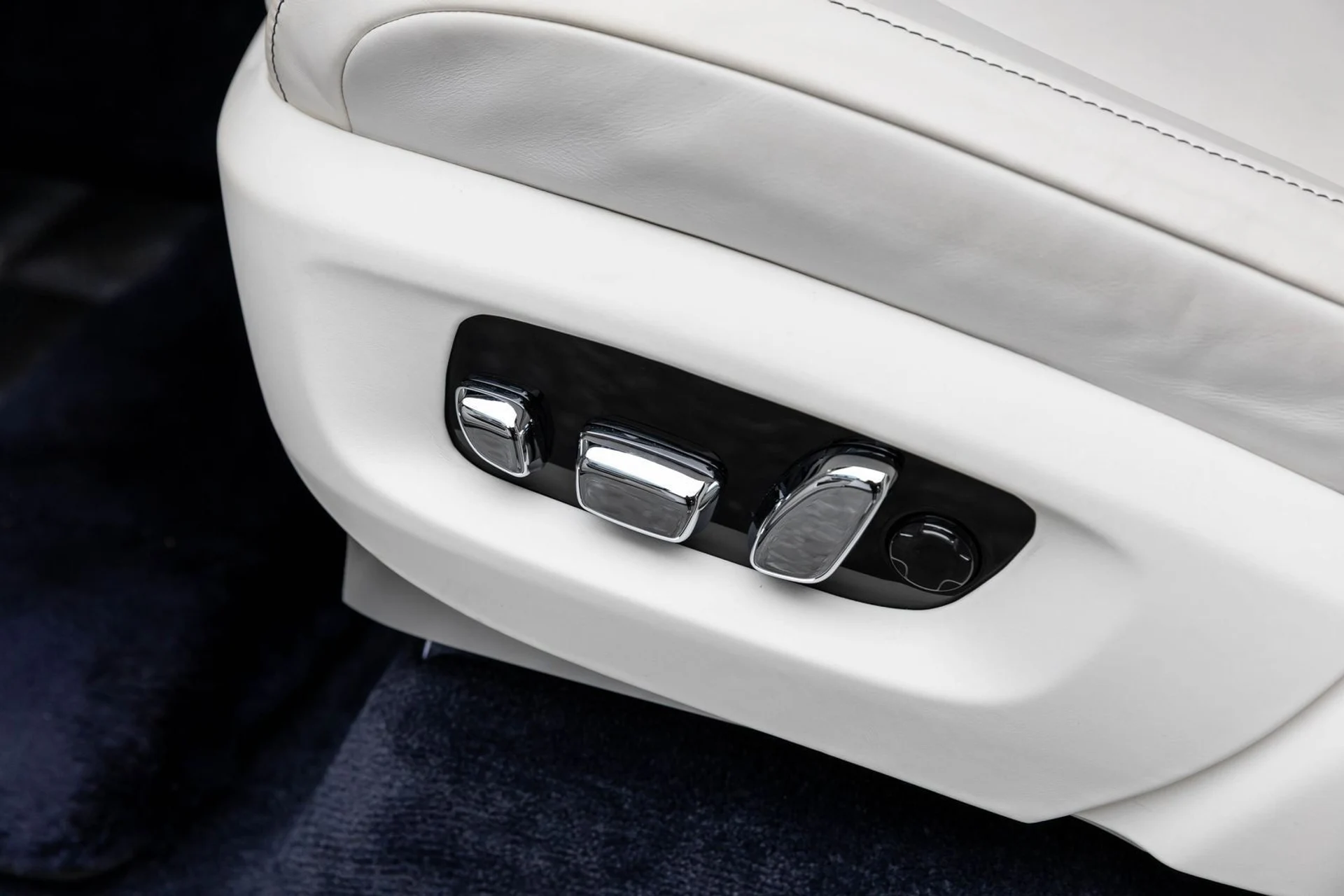 mph031_1127065677_32_5f9ca52788