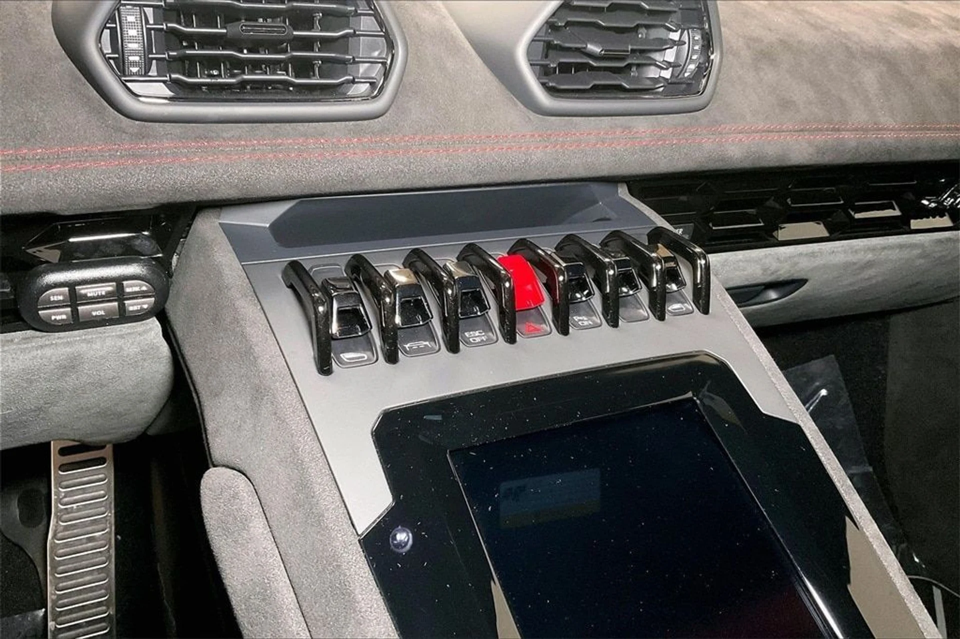 mph031_1139566744_dcefb5d70a1e22b80cb0b70b00df0007x_a4009743a6