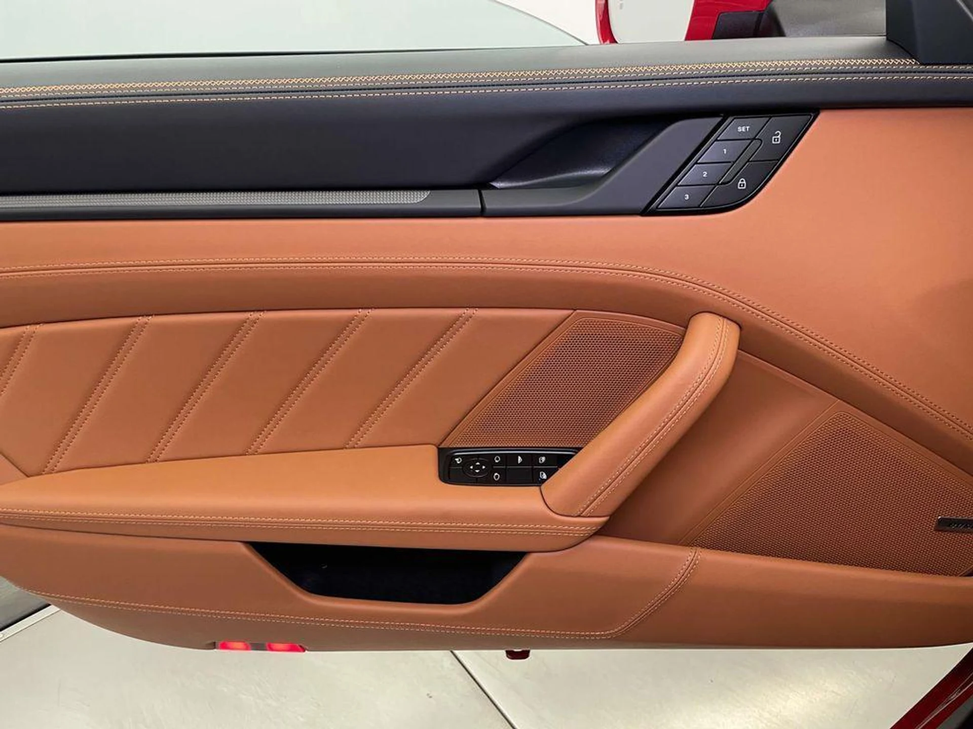 mph031_1139641069_a_W27_b4_R2_Wd_Gx_Qj_Hm4_Srcx_Ptg_Xg_db76aeccbe