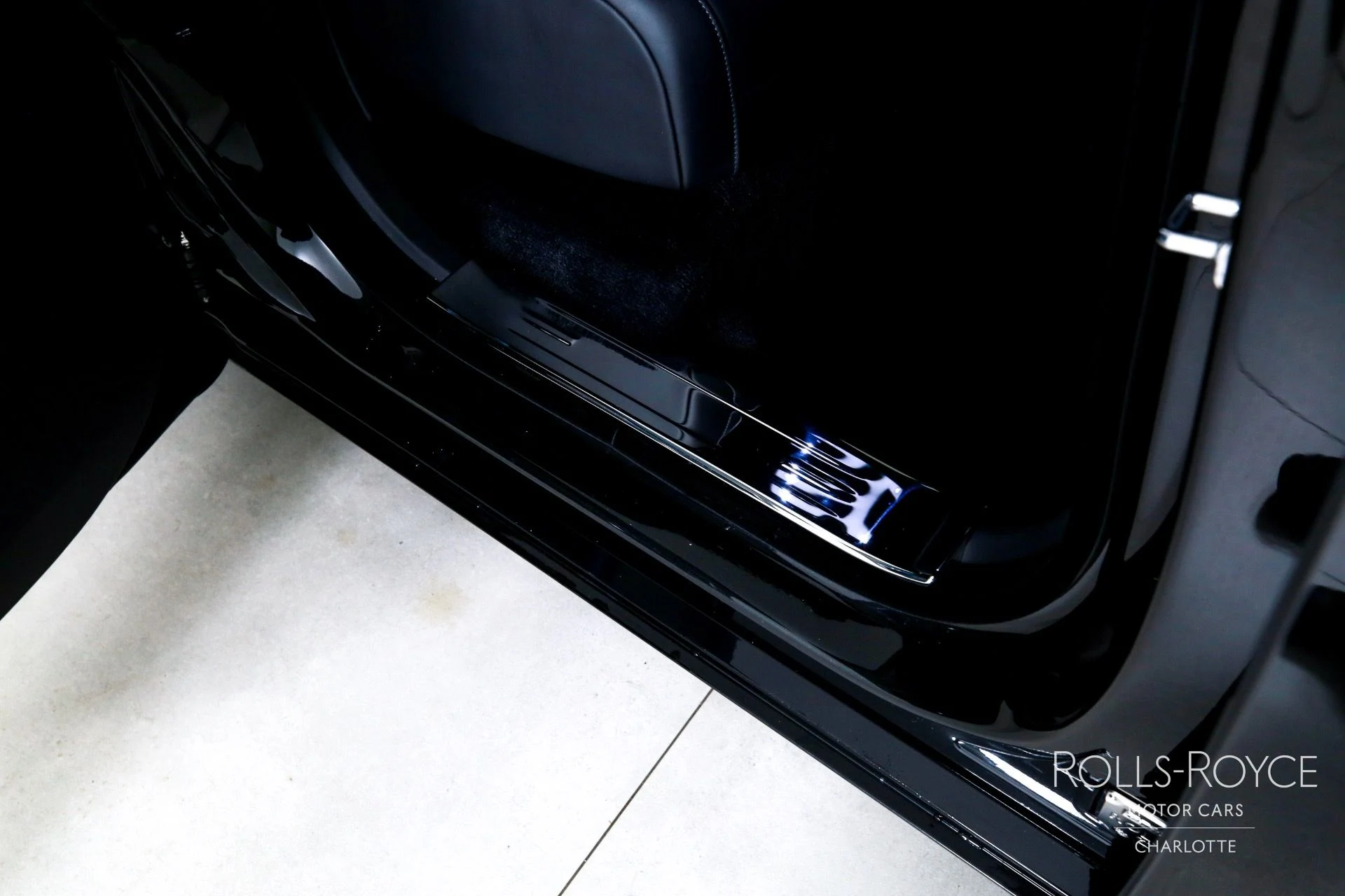 mph031_1141545919_Used_2024_Rolls_Royce_Ghost_1755798774_801813cacb