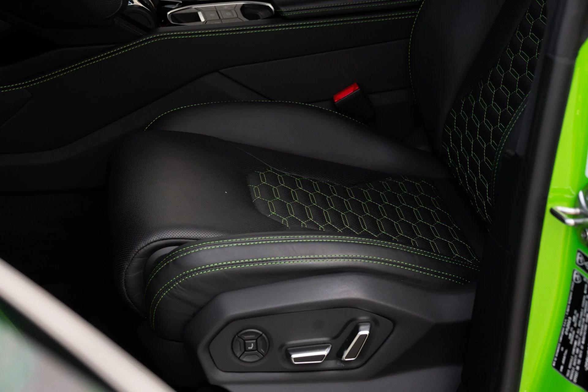 mph031_115441555_Used_2023_Lamborghini_Urus_S_1758835388_d814a64454