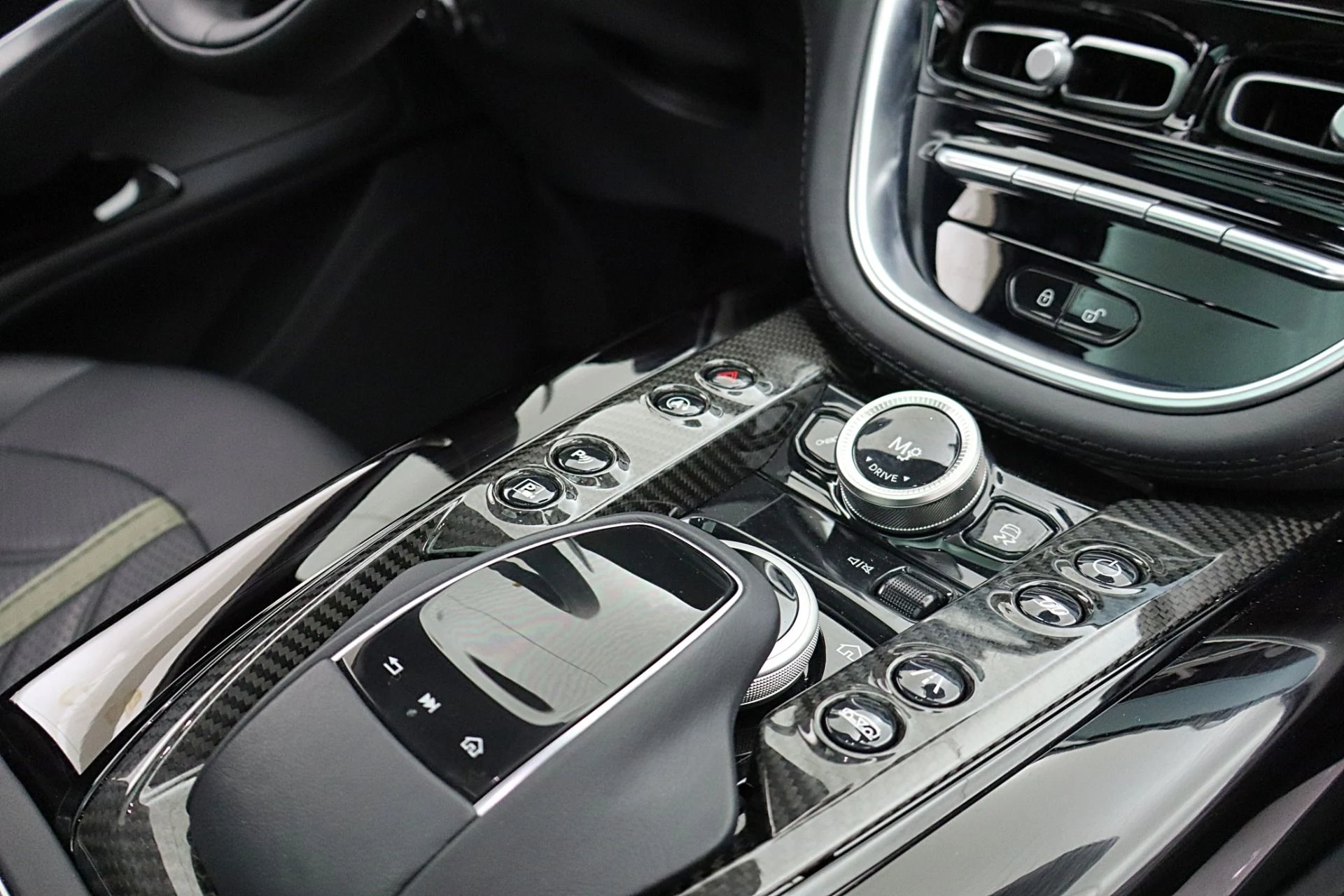 mph031_1160488219_Used_2023_Aston_Martin_DBX_707_c9226fb95a