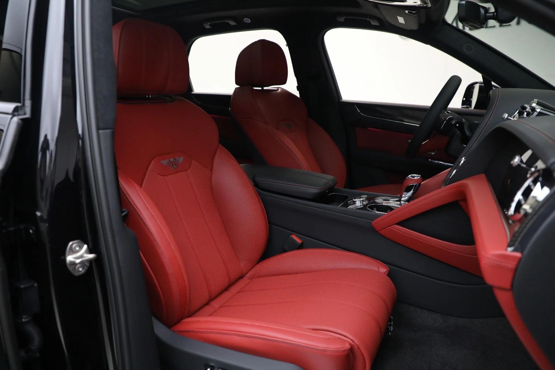 mph031_1161856908_New_2025_Bentley_Bentayga_V8_730a7f3e20