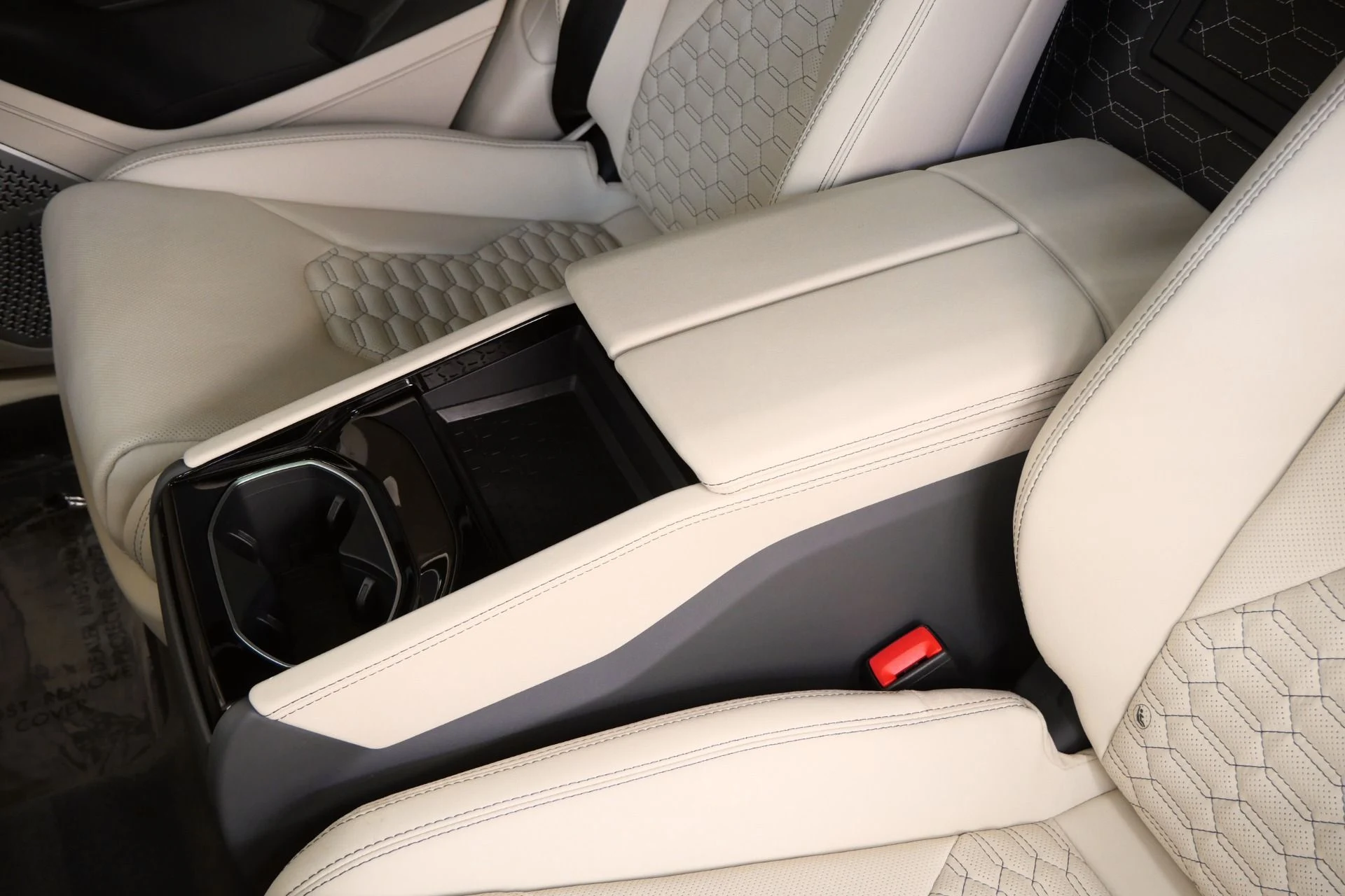 mph031_1164712545_Used_2022_Lamborghini_Urus_23_Inch_Wheels_Two_Tone_Interior_Bang_and_Olufsen_Audio_1775677581_eb3326dc57