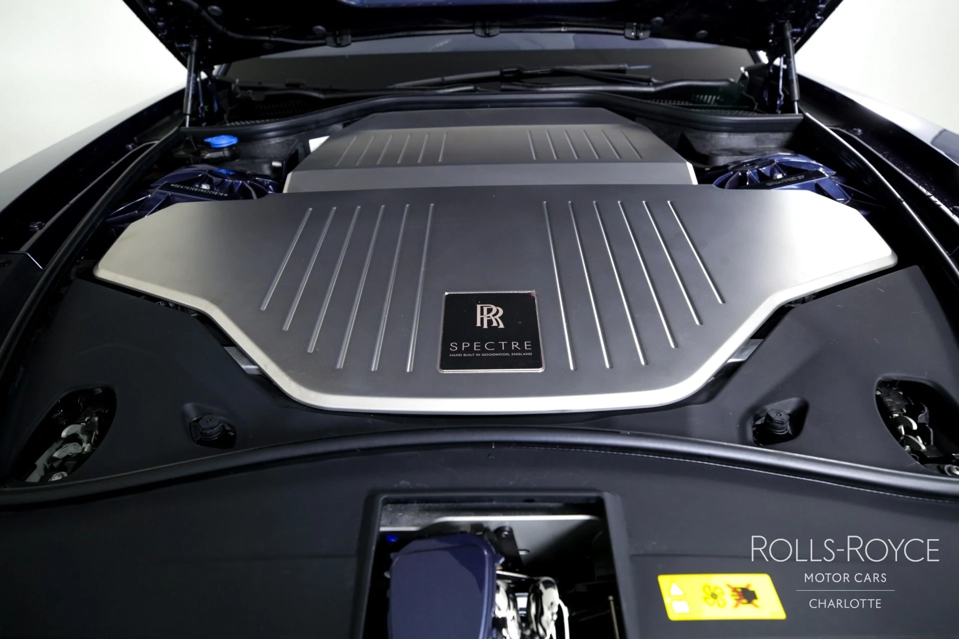 mph031_1168817893_Used_2024_Rolls_Royce_Spectre_1744991549_3943e6b455