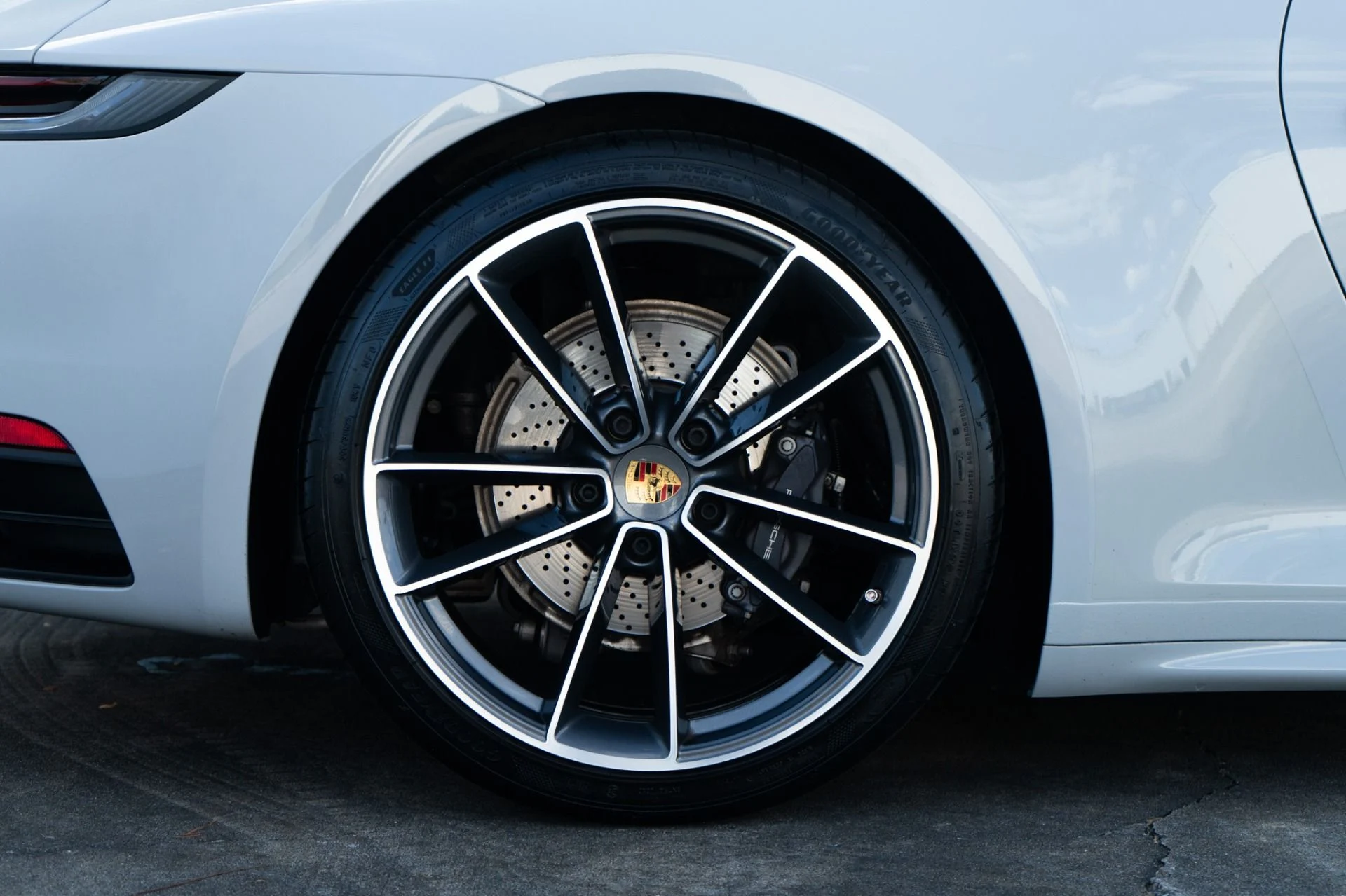 mph031_1170881908_Used_2021_Porsche_911_Carrera_1774908148_3fadd2d6cf