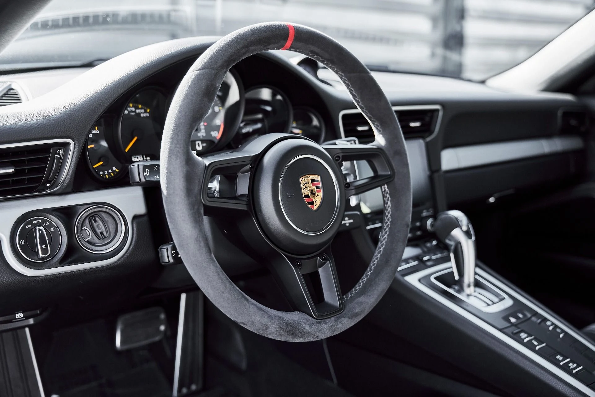 mph031_1173595336_Used_2018_Porsche_911_GT_3_1778891443_26618bc03c