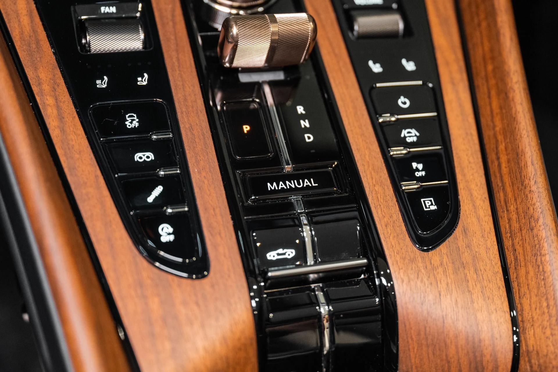 mph031_1180025718_New_2026_Aston_Martin_DB_12_Volante_1772211091_7b4192e5c1