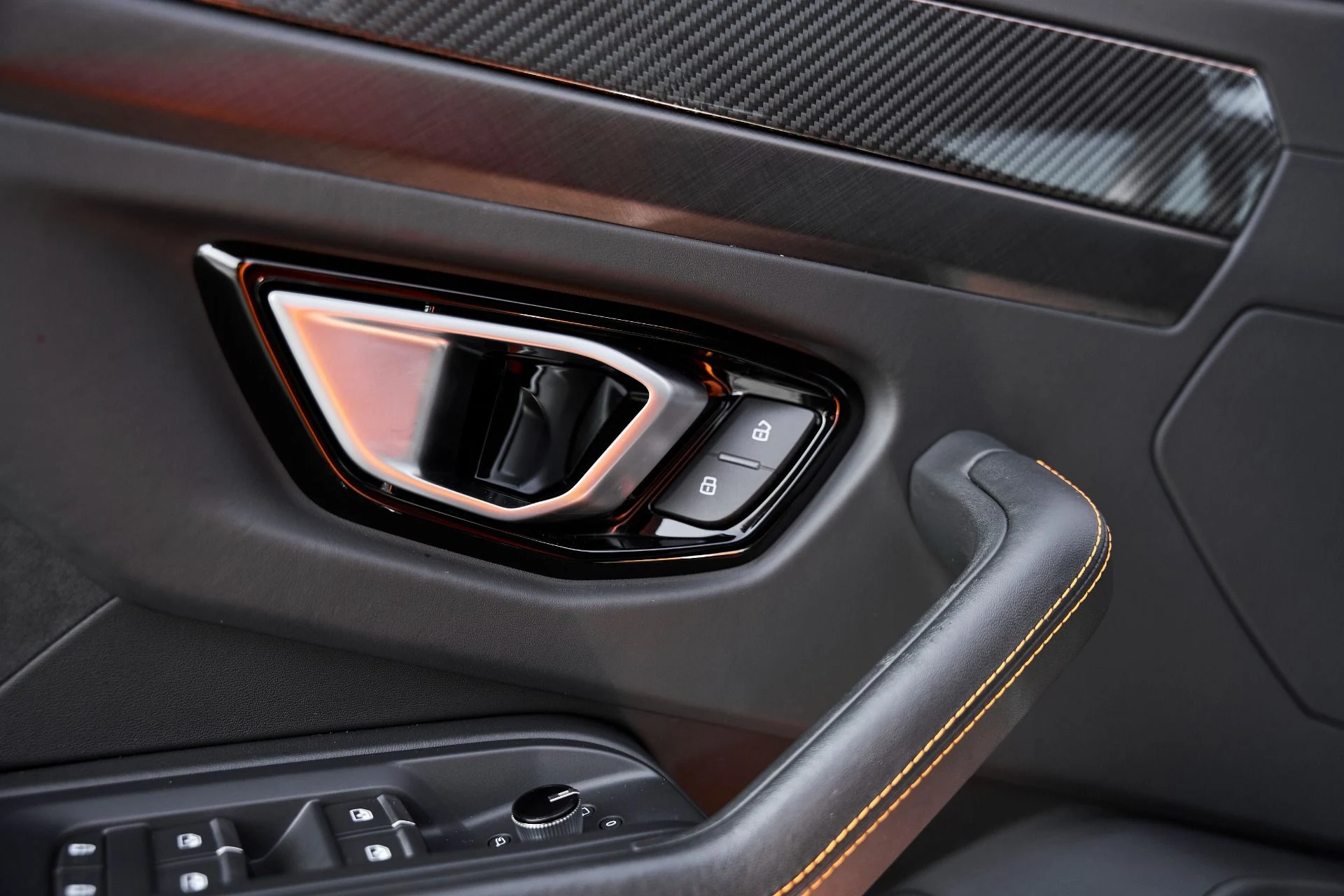 mph031_1183737189_Used_2022_Lamborghini_Urus_1766457387_0182b9843e