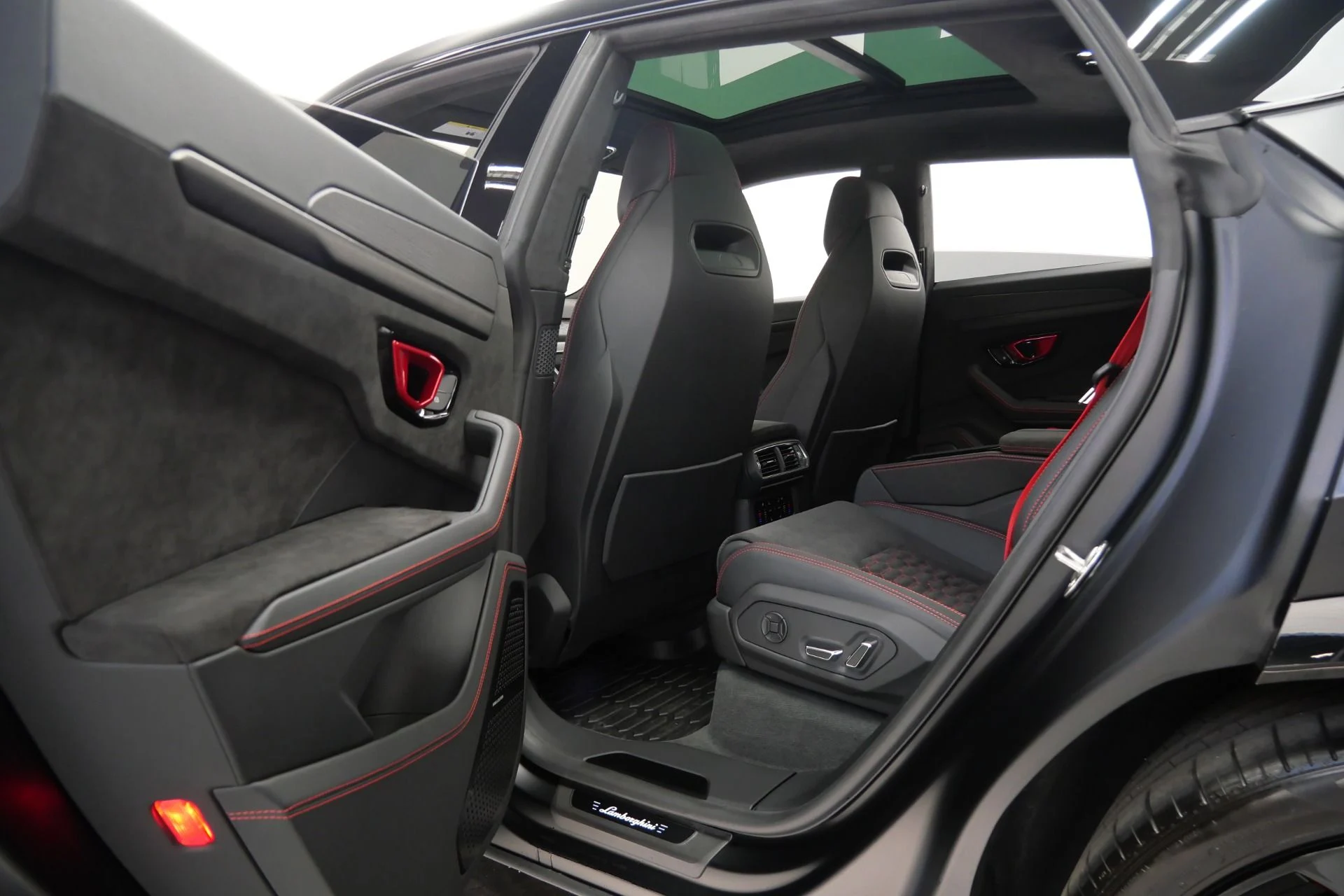 mph031_1184931127_Used_2024_Lamborghini_Urus_S_318_K_MSRP_Very_Low_Miles_Loaded_1776956814_01b6e0d647