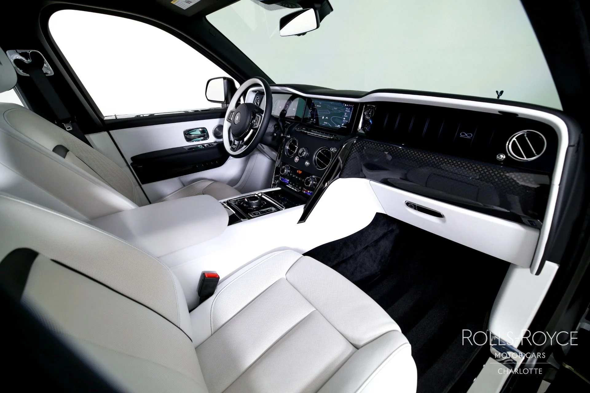 mph031_1188004921_Used_2025_Rolls_Royce_Black_Badge_Cullinan_1769527230_a171b1f830