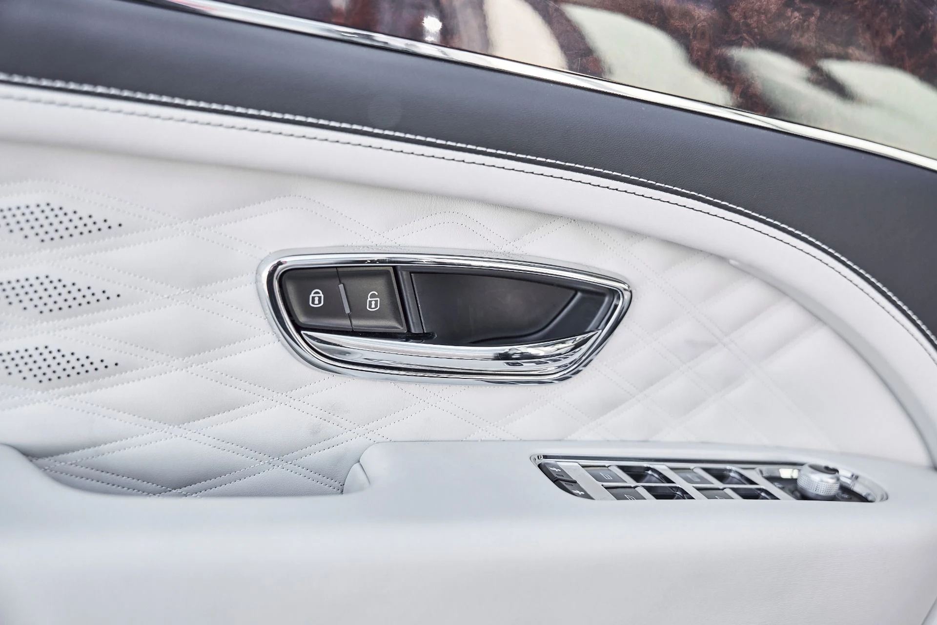 mph031_1189304836_Used_2023_Bentley_Bentayga_EWB_Azure_1773968875_133bf3e2fd