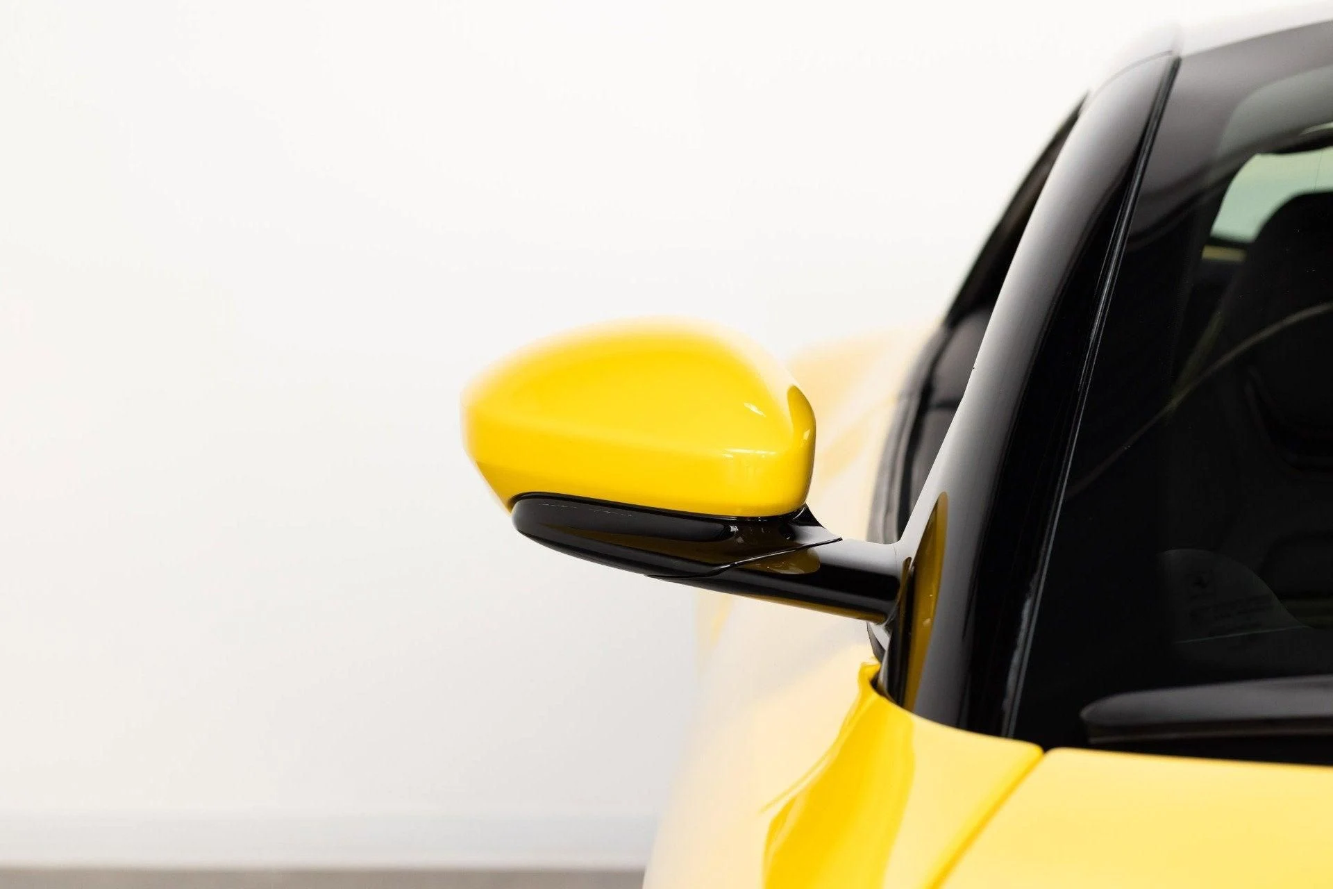 mph031_118956515_Used_2020_Ferrari_Portofino_1777367917_1f502bcee8