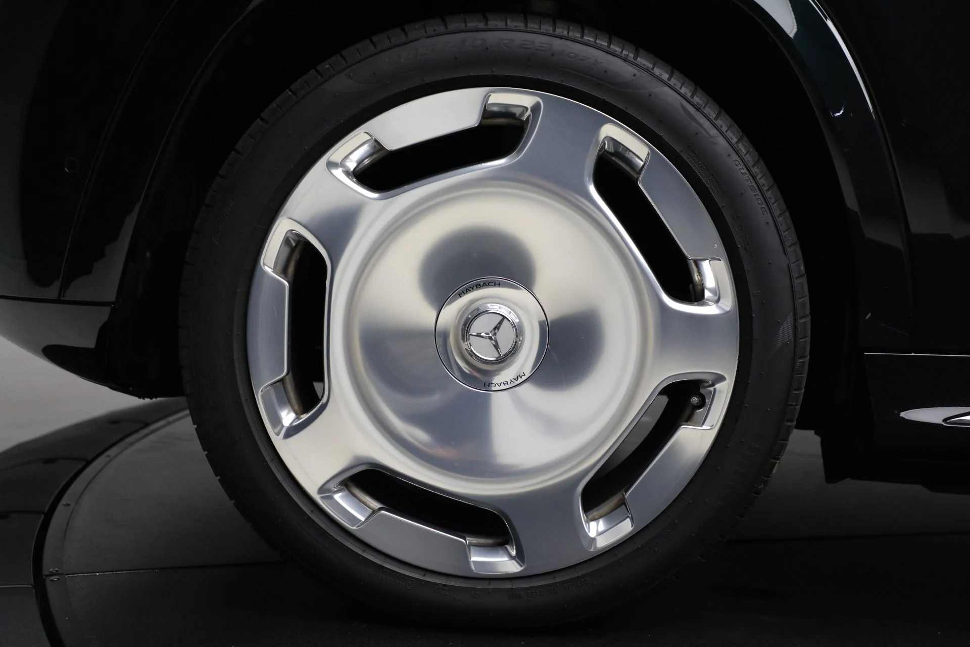 mph031_1198043833_Used_2024_Mercedes_Benz_Maybach_GLS_600_4_MATIC_1763566365_35b8ccb9bd