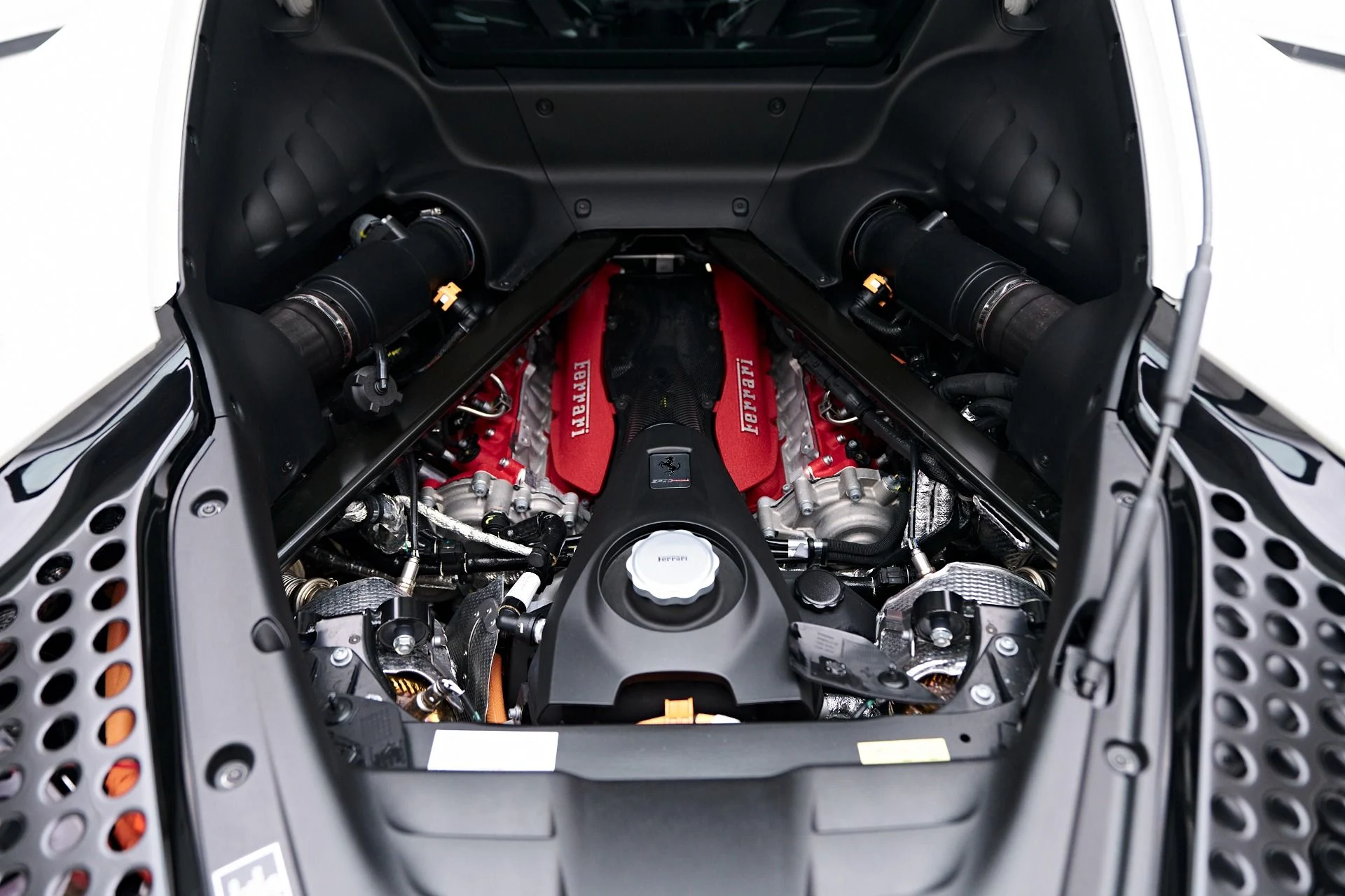 mph031_1206024291_Used_2023_Ferrari_SF_90_Stradale_Base_1757439894_115d3b1318