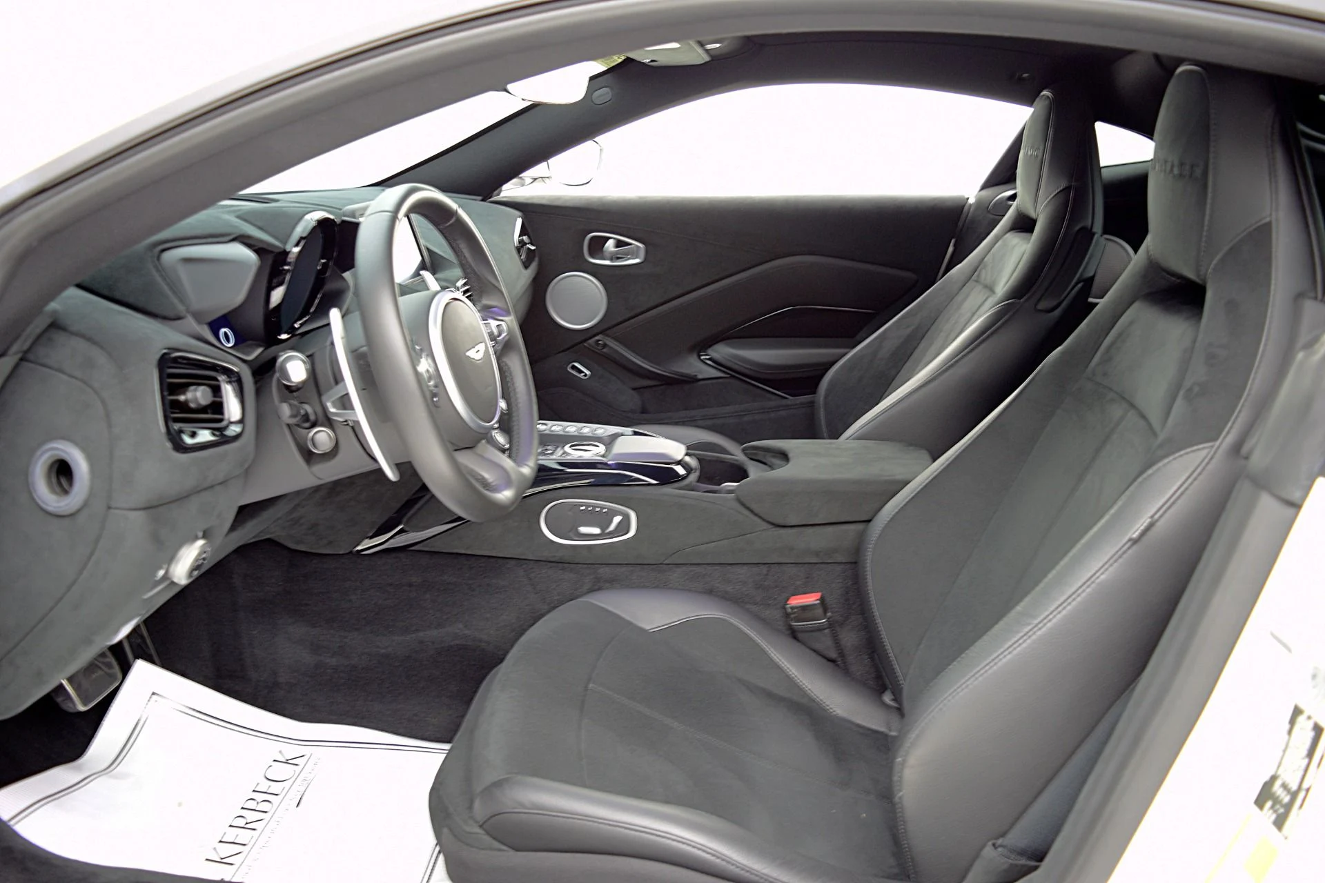 mph031_1206148558_Used_2019_Aston_Martin_Vantage_cfb7bed4e6