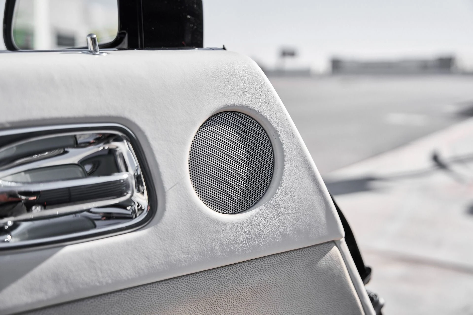 mph031_1206429941_Used_2016_Rolls_Royce_Dawn_Base_1770086717_384349f67f