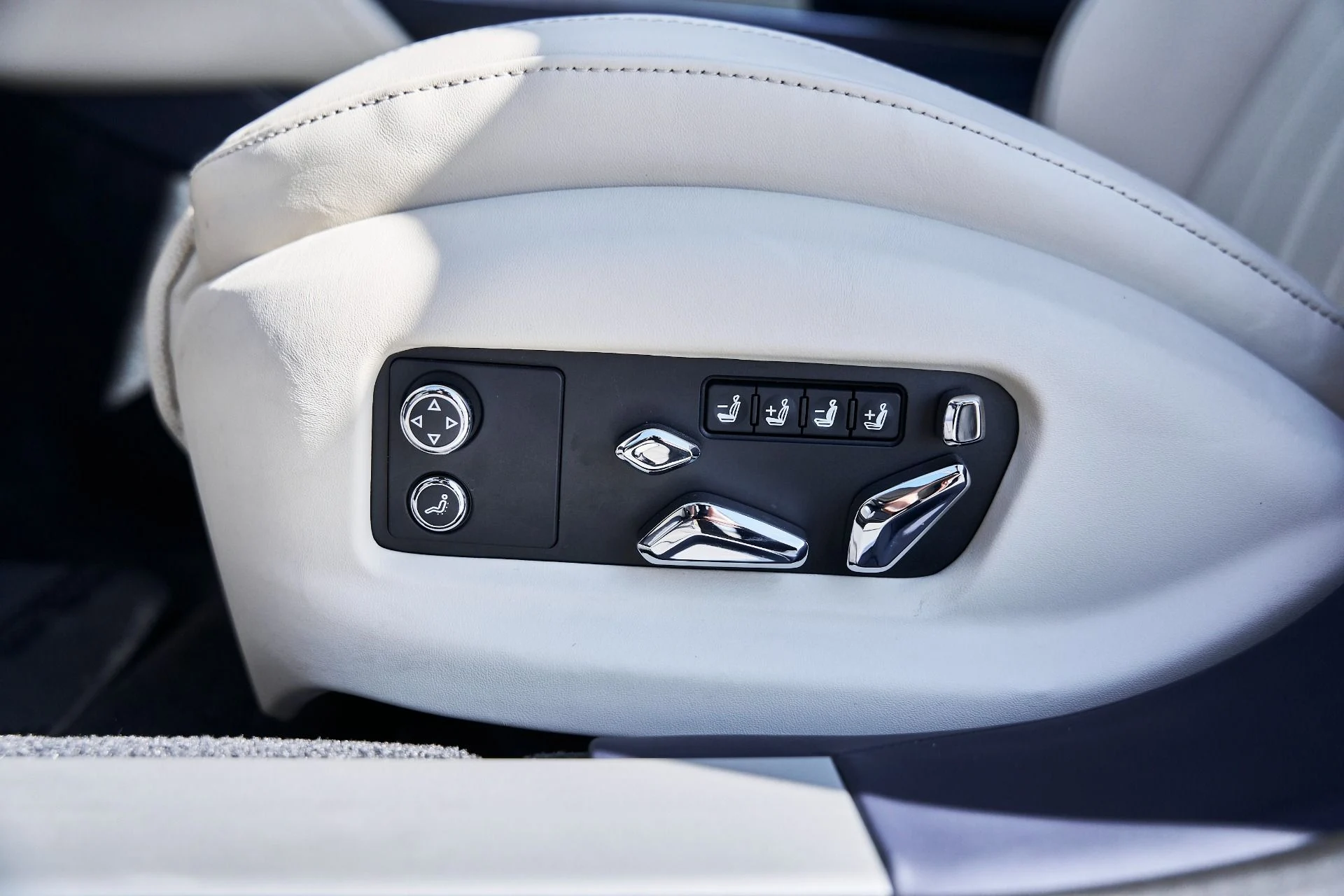 mph031_1212590702_Used_2024_Bentley_Flying_Spur_Mulliner_V8_1773796229_f9b1fde8da