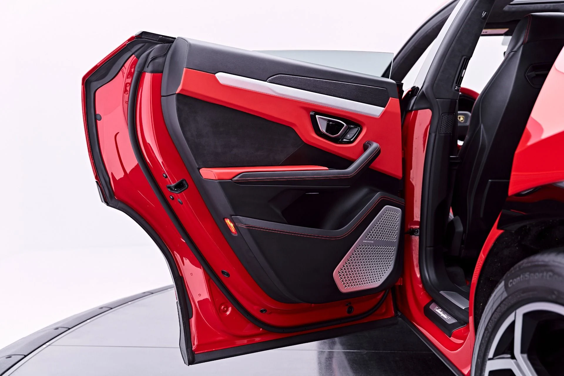 mph031_1221214318_Used_2019_Lamborghini_Urus_Base_1782947966_ab3e3ff99f