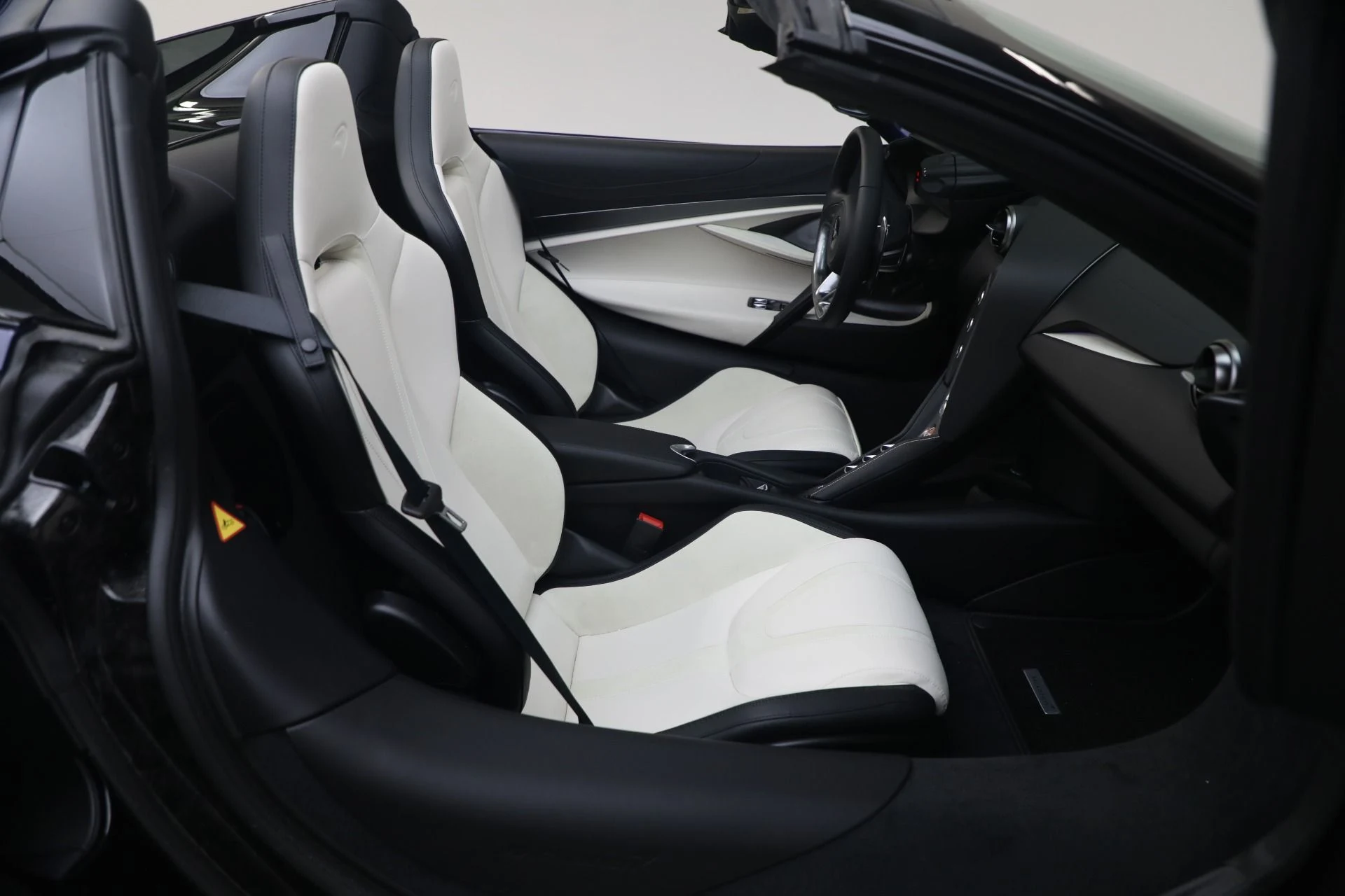 mph031_1247387393_New_2027_Mc_Laren_750_S_Spider_Tech_Lux_61ddb27e60