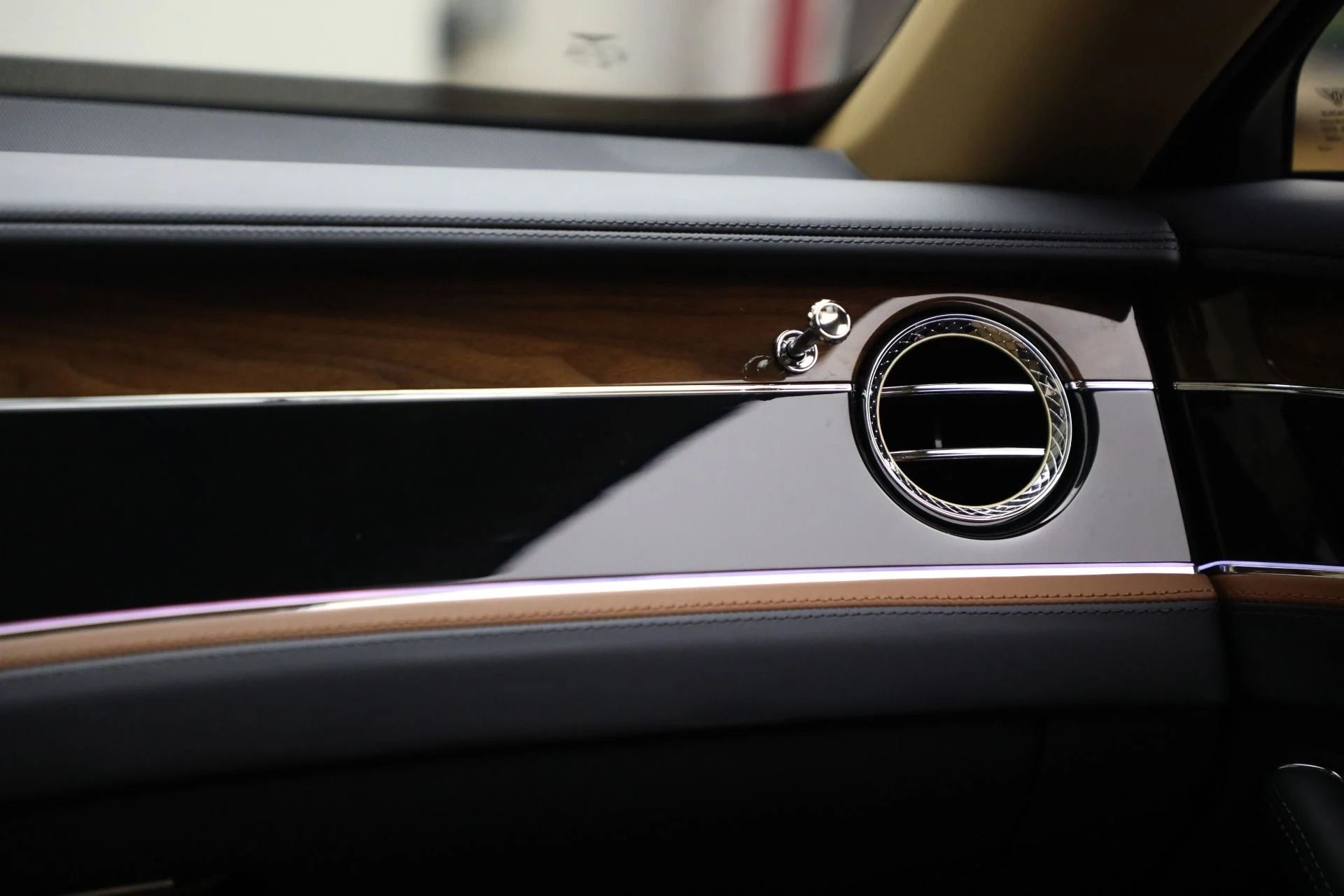 mph031_1252769995_New_2025_Bentley_Flying_Spur_Mulliner_76c3af2d05