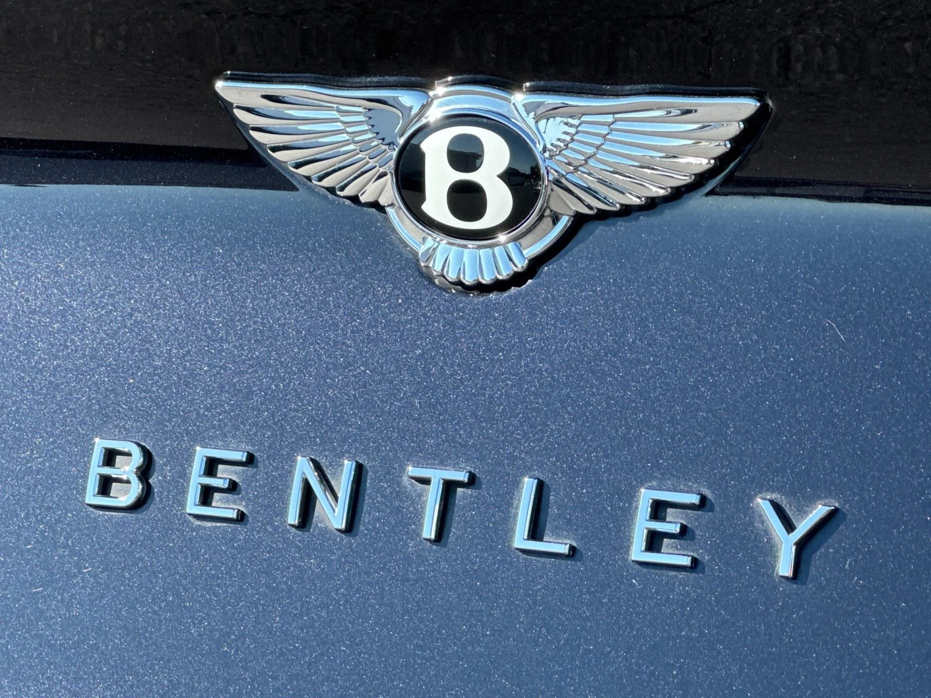 mph031_1260251275_Used_2022_Bentley_Bentayga_V8_1760603822_e75bba43d0
