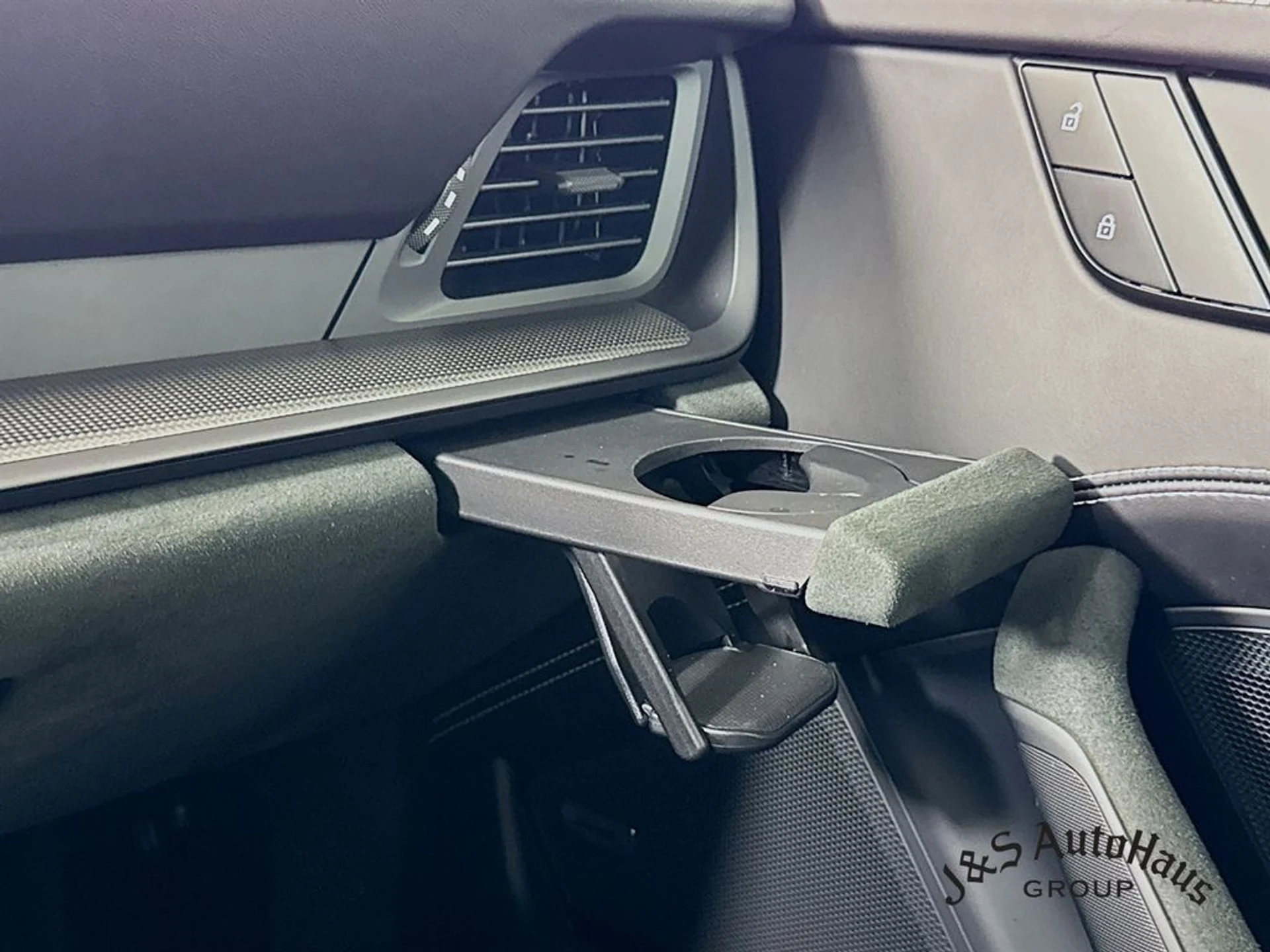 mph031_1271400571_avruaqwu6e0drn0xy4jhlr1hefhl_b276018d86