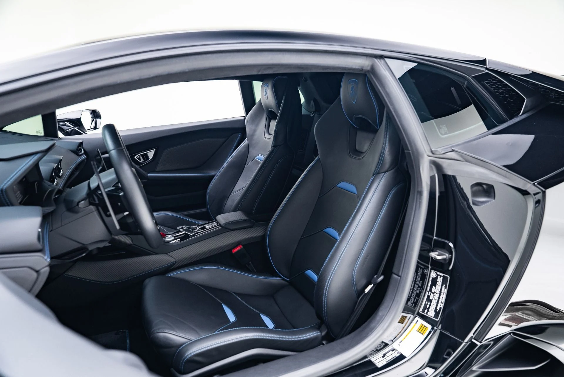 mph031_1271647092_Used_2021_Lamborghini_Huracan_EVO_1765497039_00a356bfdc