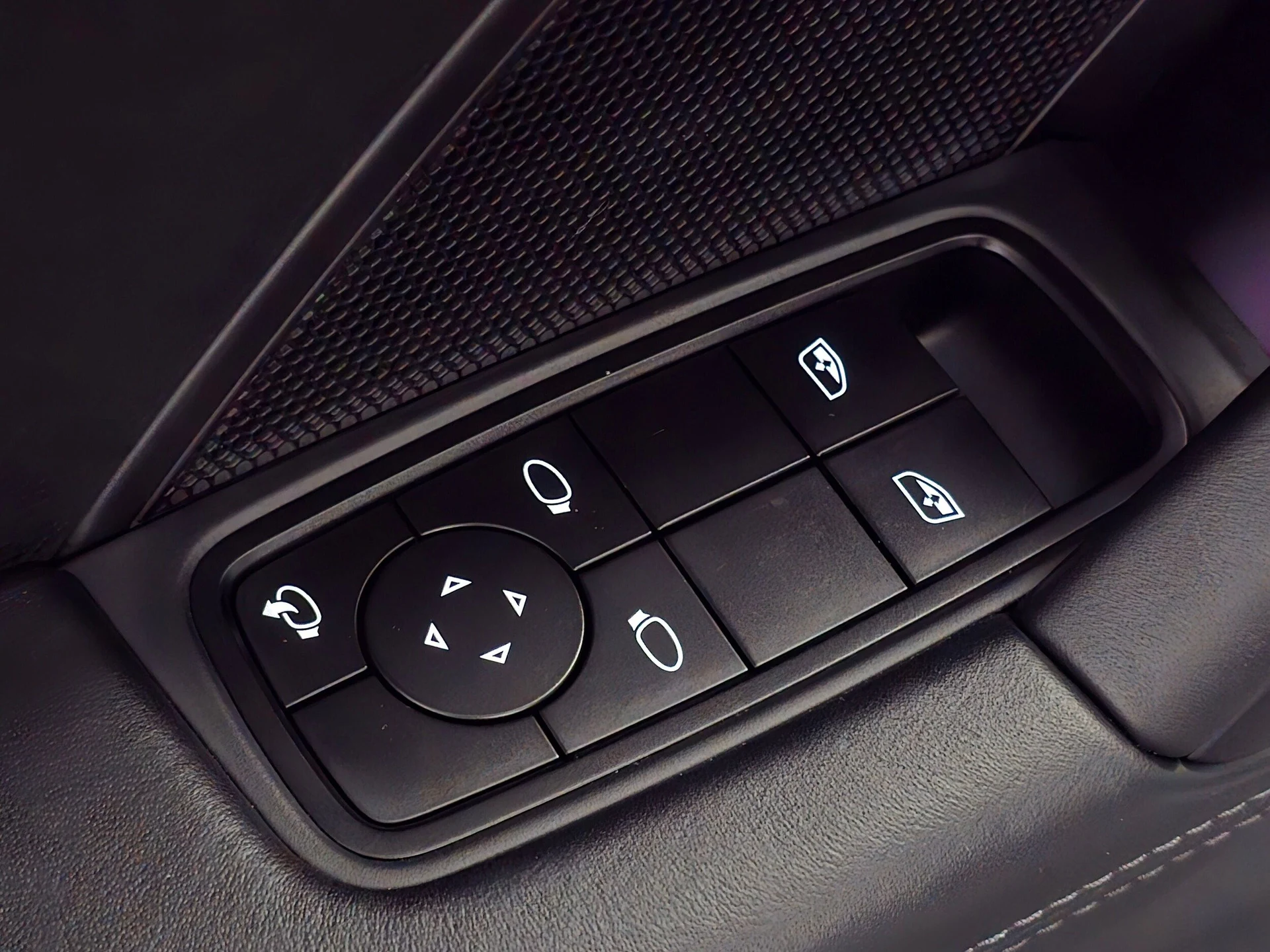 mph031_1281207122_e7afad4e2210aecc65c389376ed5e756x_a22f4d1bd1