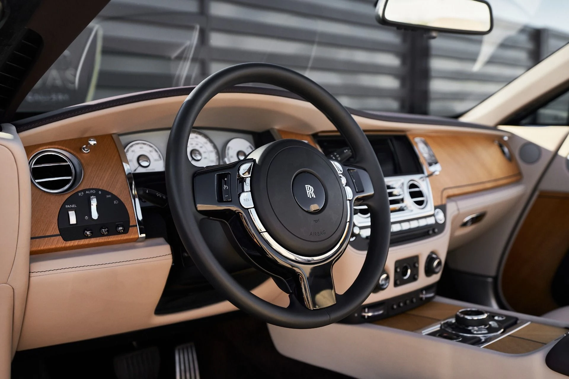 mph031_128540267_Used_2020_Rolls_Royce_Dawn_Base_1762645817_262fd6b6f9