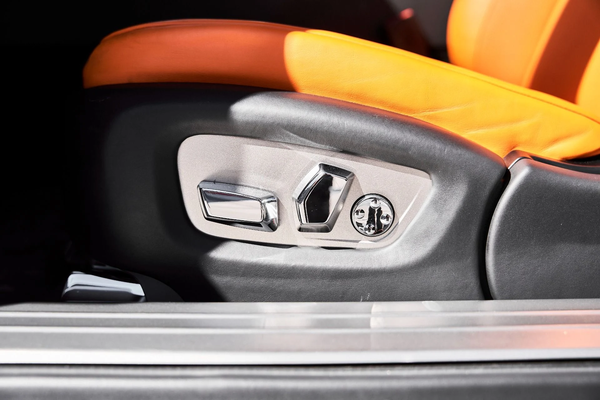 mph031_1292210306_Used_2020_Rolls_Royce_Wraith_Base_1776302605_c8a0da41bd