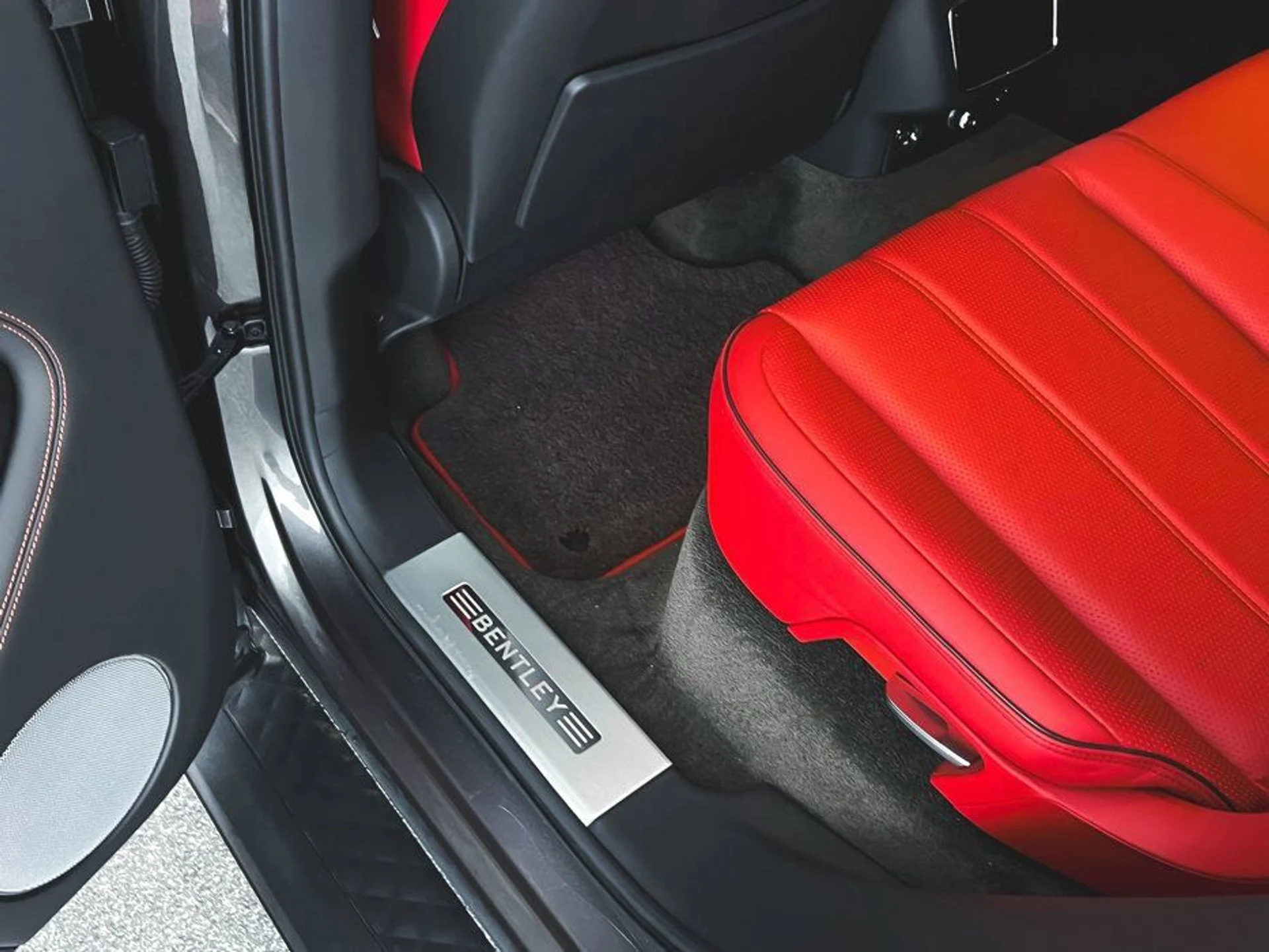 mph031_1295732228_a07efb657885edf3bd5db43f882eb6d1x_3c83f38141