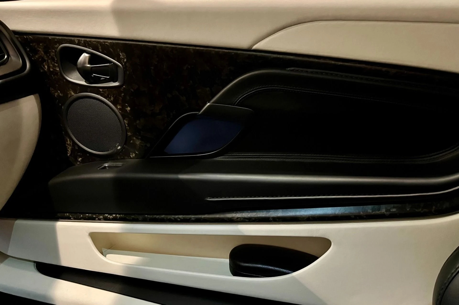 mph031_1320929933_Used_2018_Aston_Martin_DB_11_V8_1763143019_0df78bc7c3