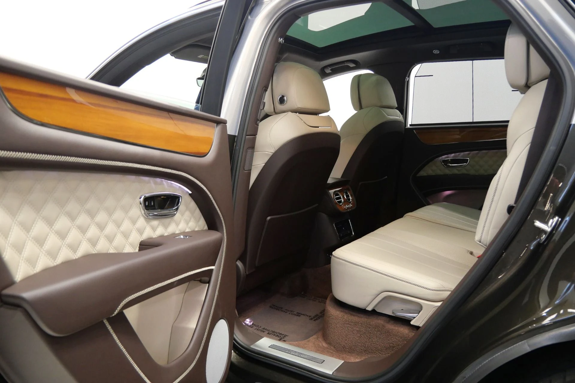 mph031_1332765686_Used_2021_Bentley_Bentayga_Hybrid_Mulliner_Driving_Specification_Four_Seat_Comfort_Specification_1767026081_78364df79f