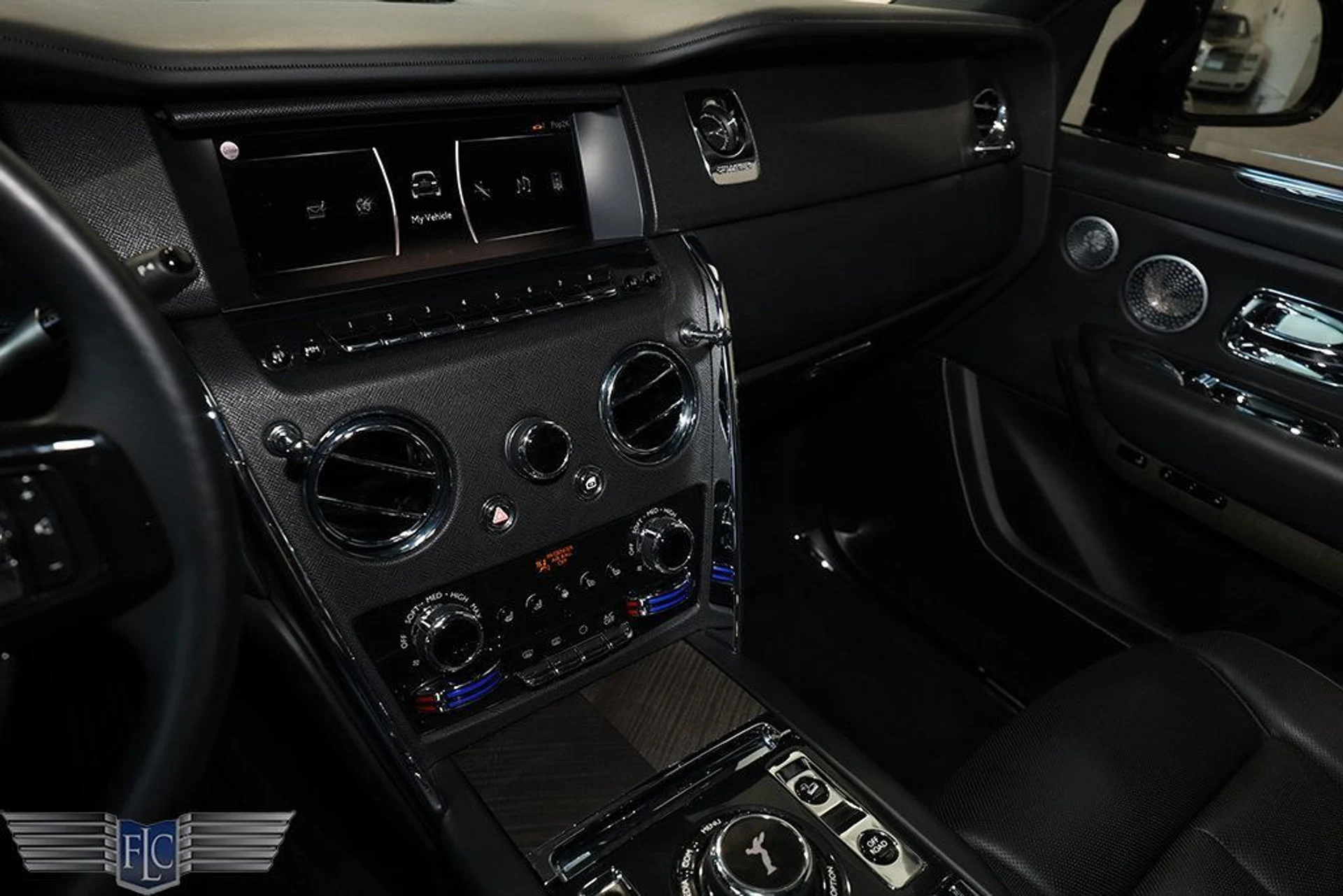 mph031_1335777862_used_2019_rolls_royce_cullinan_sportutility_9689_22937203_32_1024_b2c41287ee