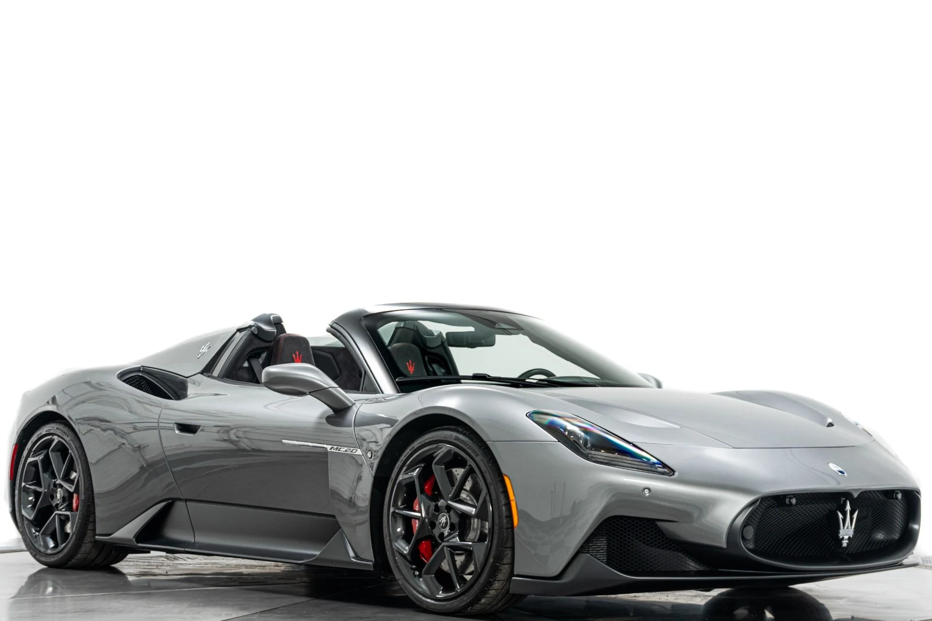 mph031_1352679180_Used_2023_Maserati_MC_20_Cielo_351_Miles_Lightweight_Racing_Seats_Interior_Carbon_Fiber_Package_1774034660_59b390633f