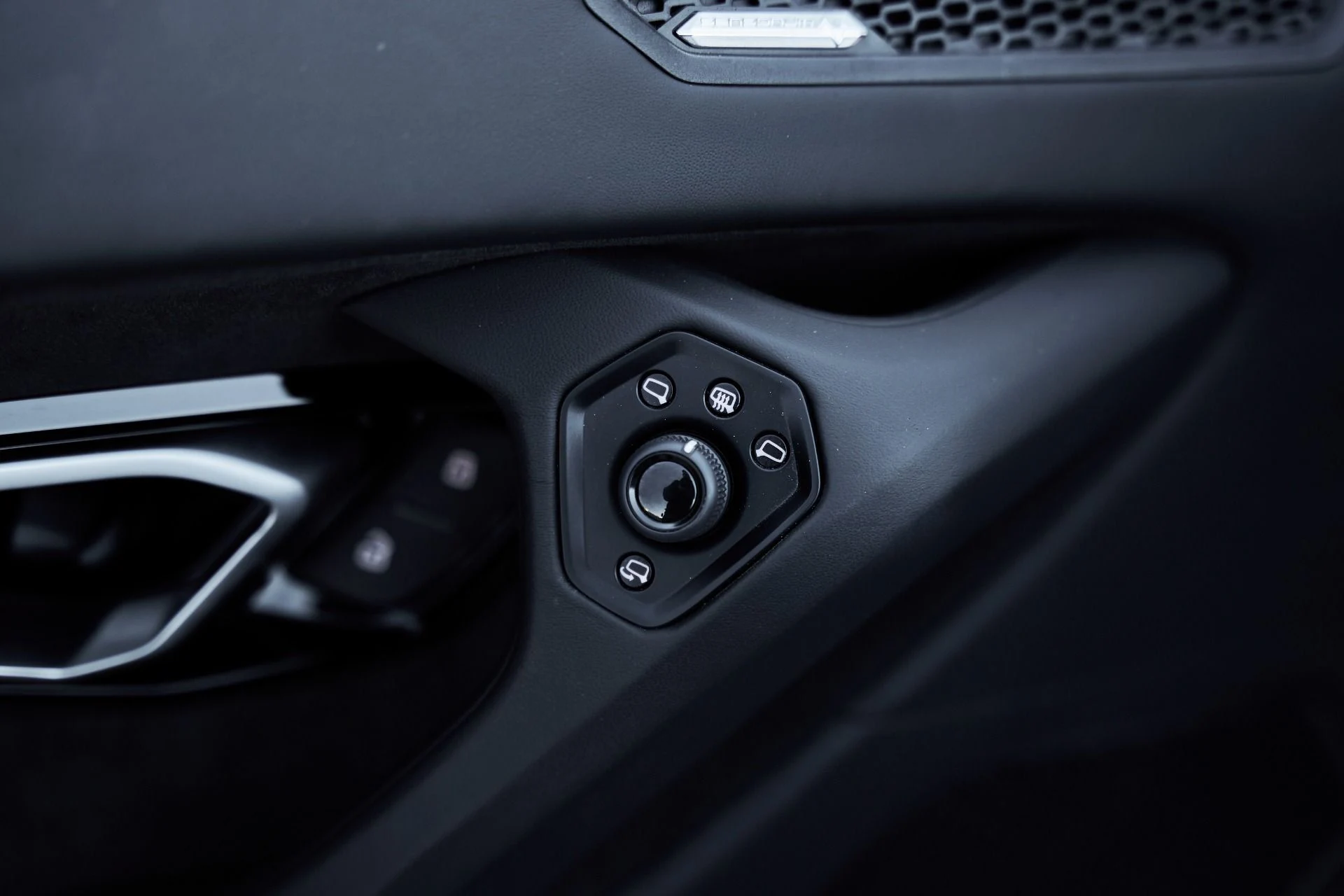 mph031_1367976534_Used_2024_Lamborghini_Huracan_EVO_Spyder_1766881364_94dd4d4c54