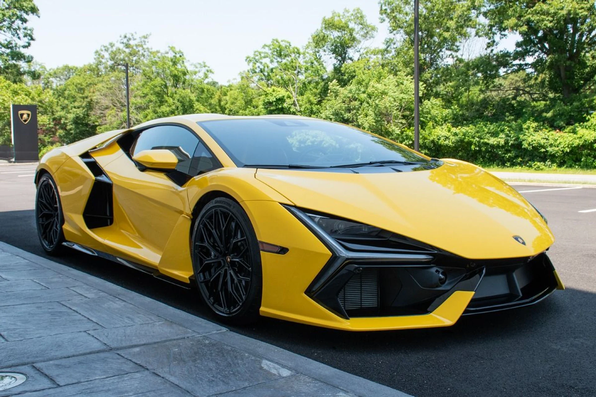 mph031_1375022656_Used_2024_Lamborghini_Revuelto_1740383899_f1c8dcdeae