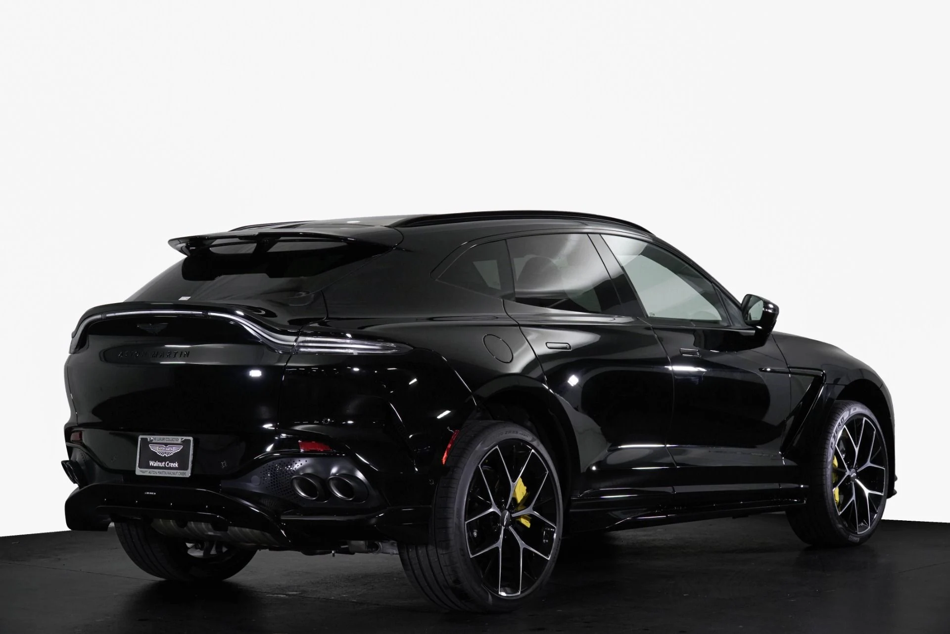 mph031_1378822165_New_2026_Aston_Martin_DBX_707_1765560873_46642113df