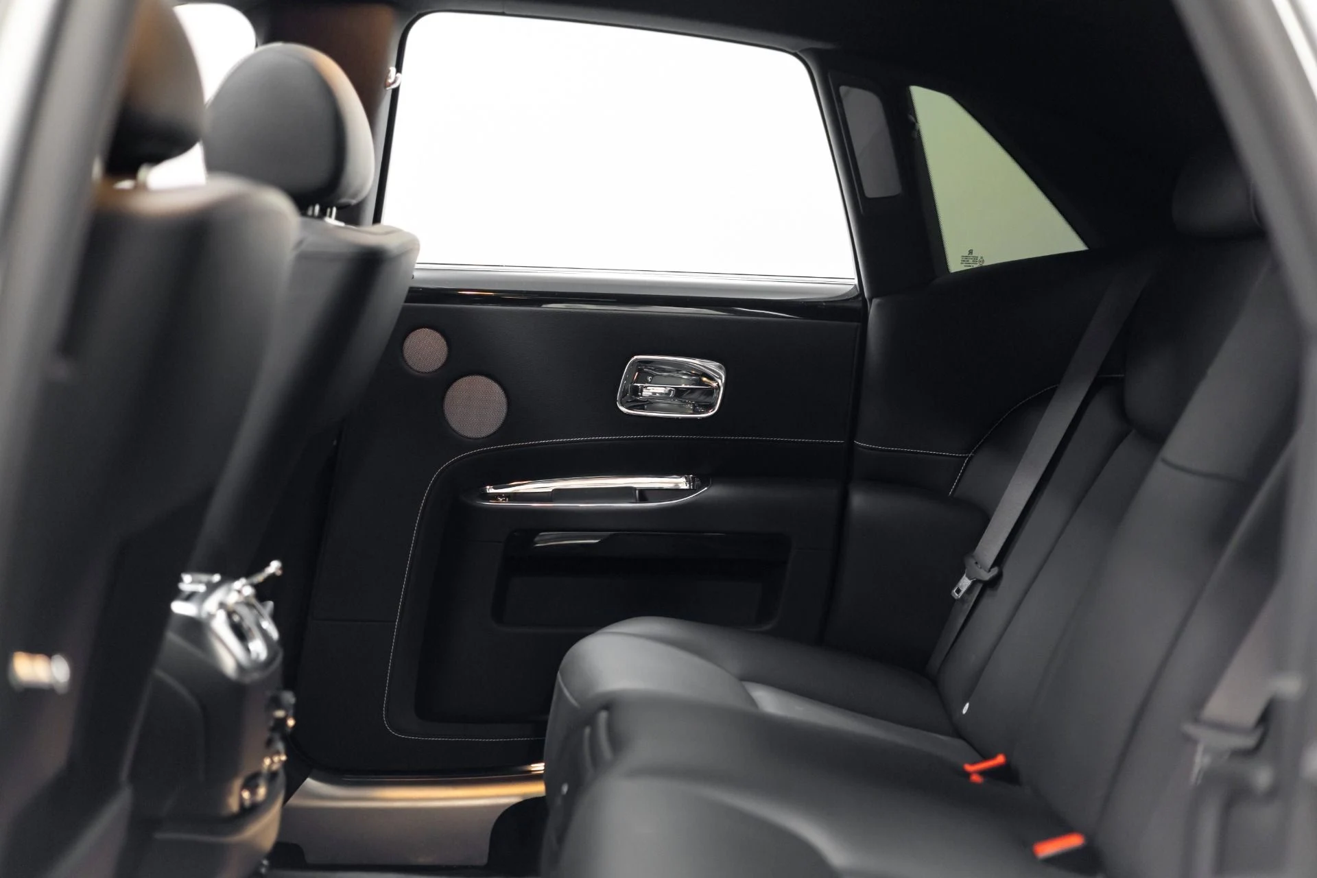 mph031_1390009258_Used_2015_Rolls_Royce_Ghost_1760219601_d8ffc4c02c