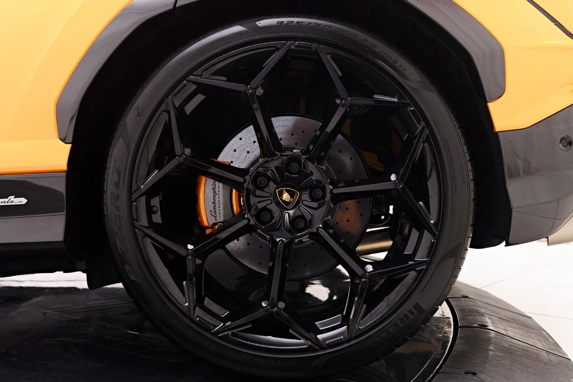 mph031_1395402026_Used_2023_Lamborghini_Urus_Performante_1758074145_ca7f8fe087